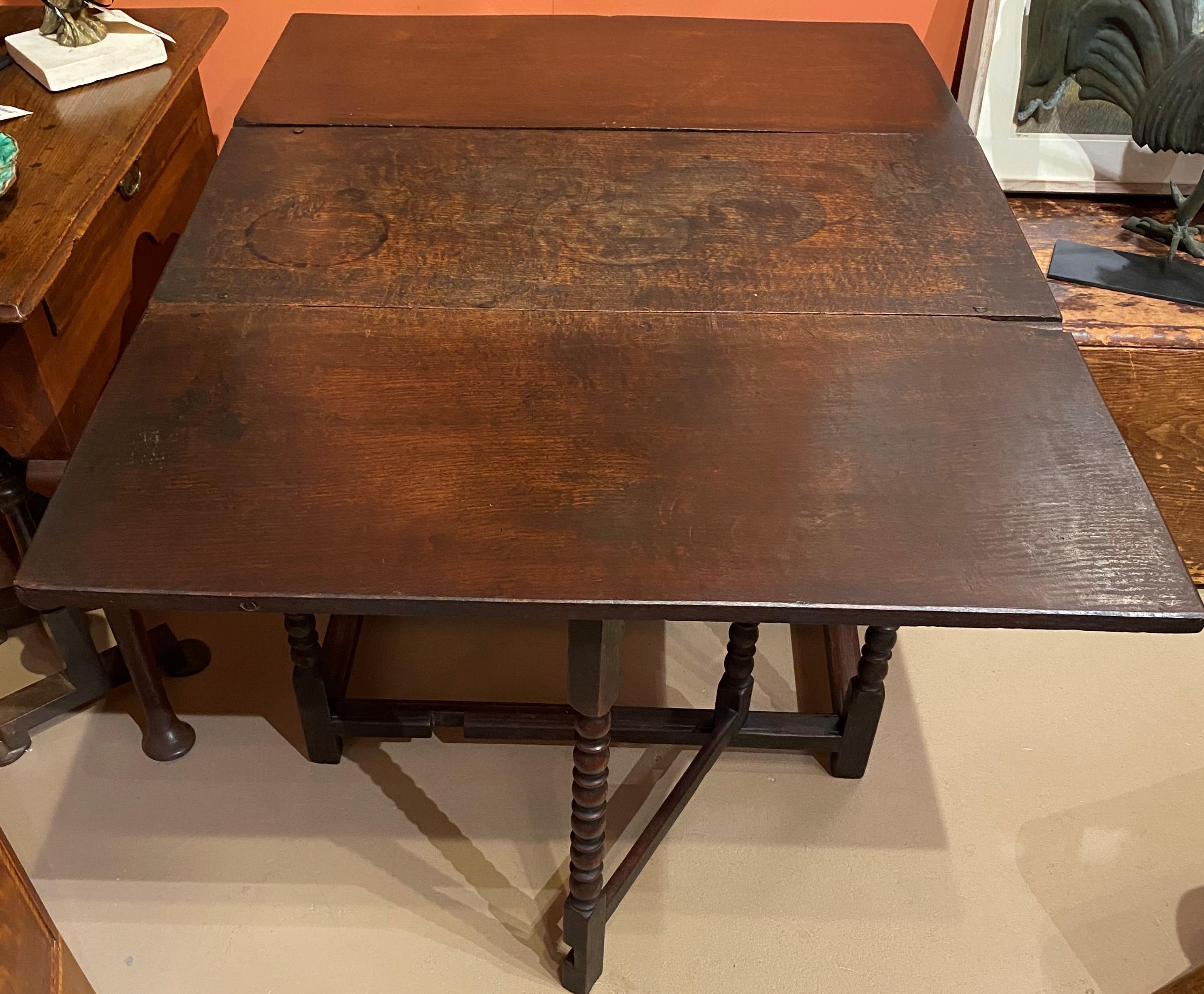 18th Century English Oak Gateleg Table with Great Surface For Sale 3