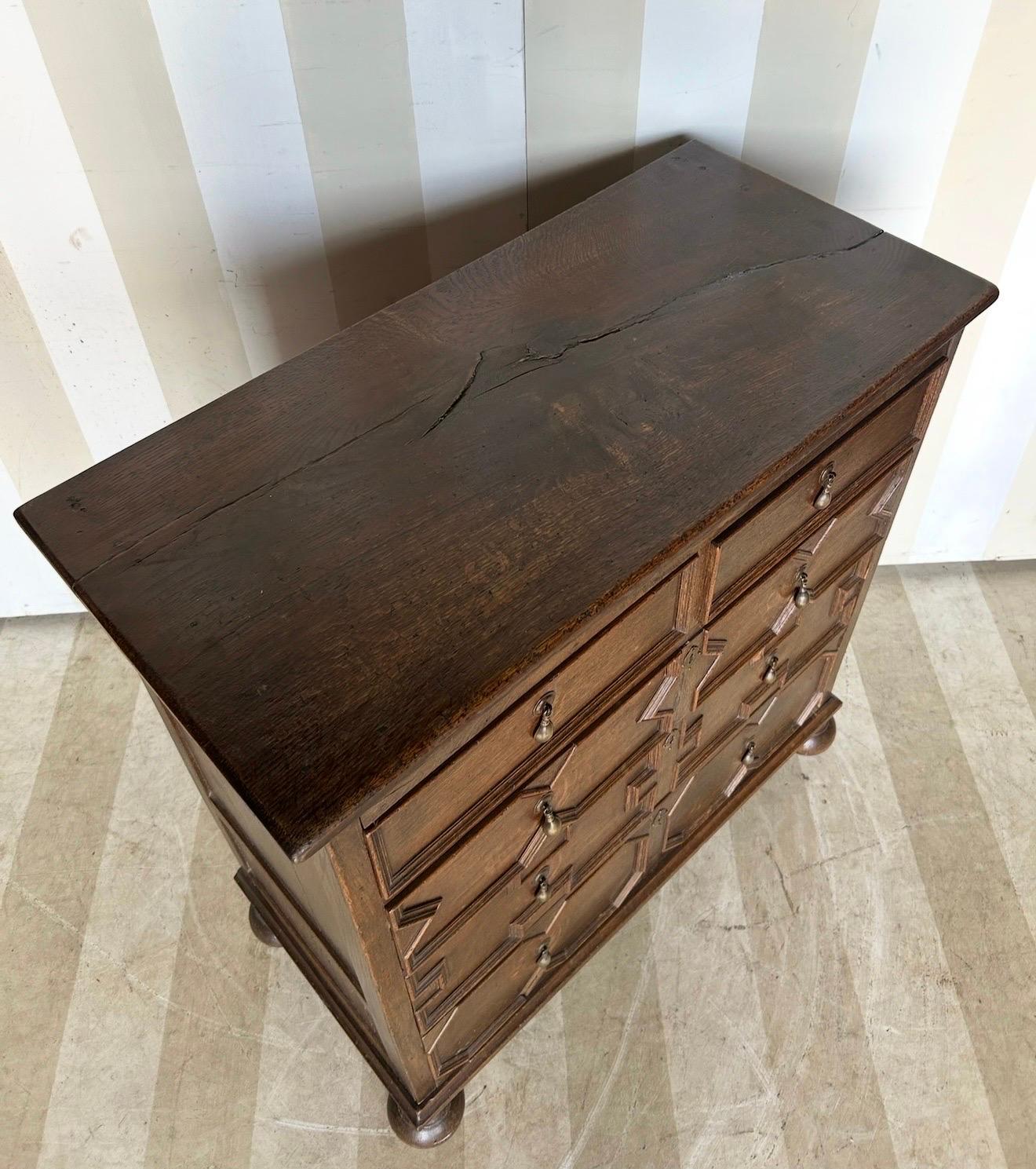 18th century English oak geometric chest In condizioni buone in vendita a Richmond, VA
