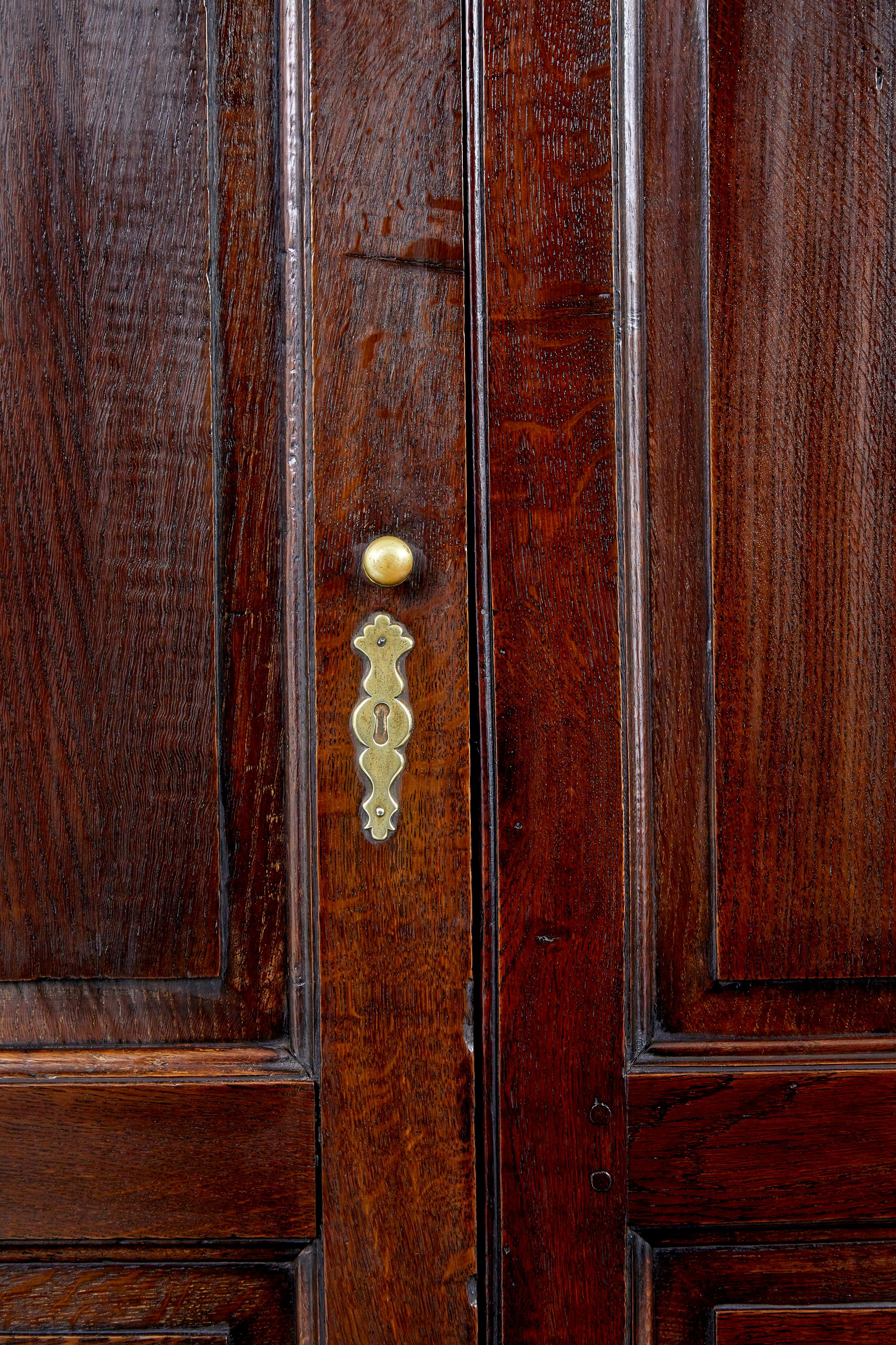 Credenza in quercia inglese del XVIII secolo in vendita 1