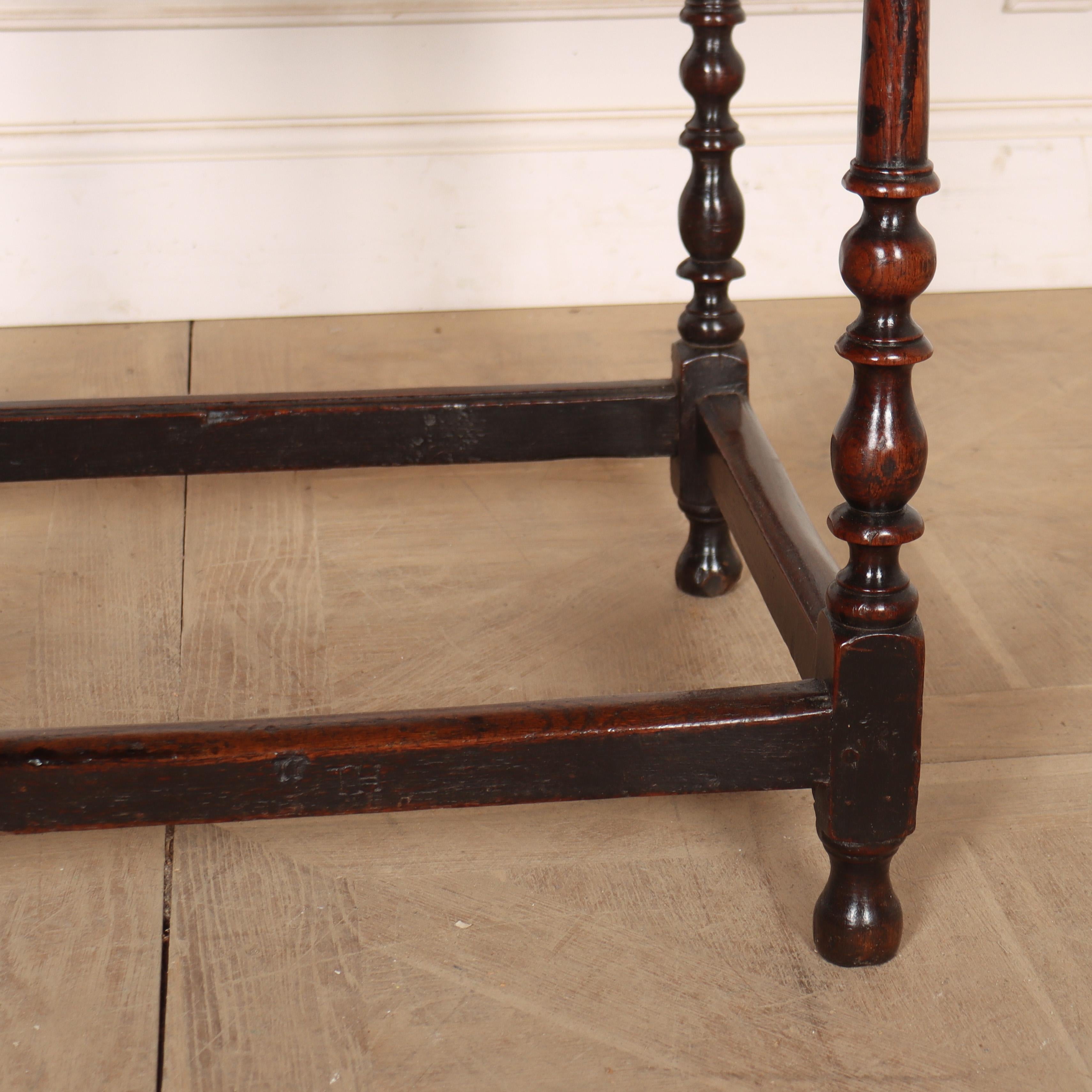 George III 18th Century English Oak Lamp Table en vente