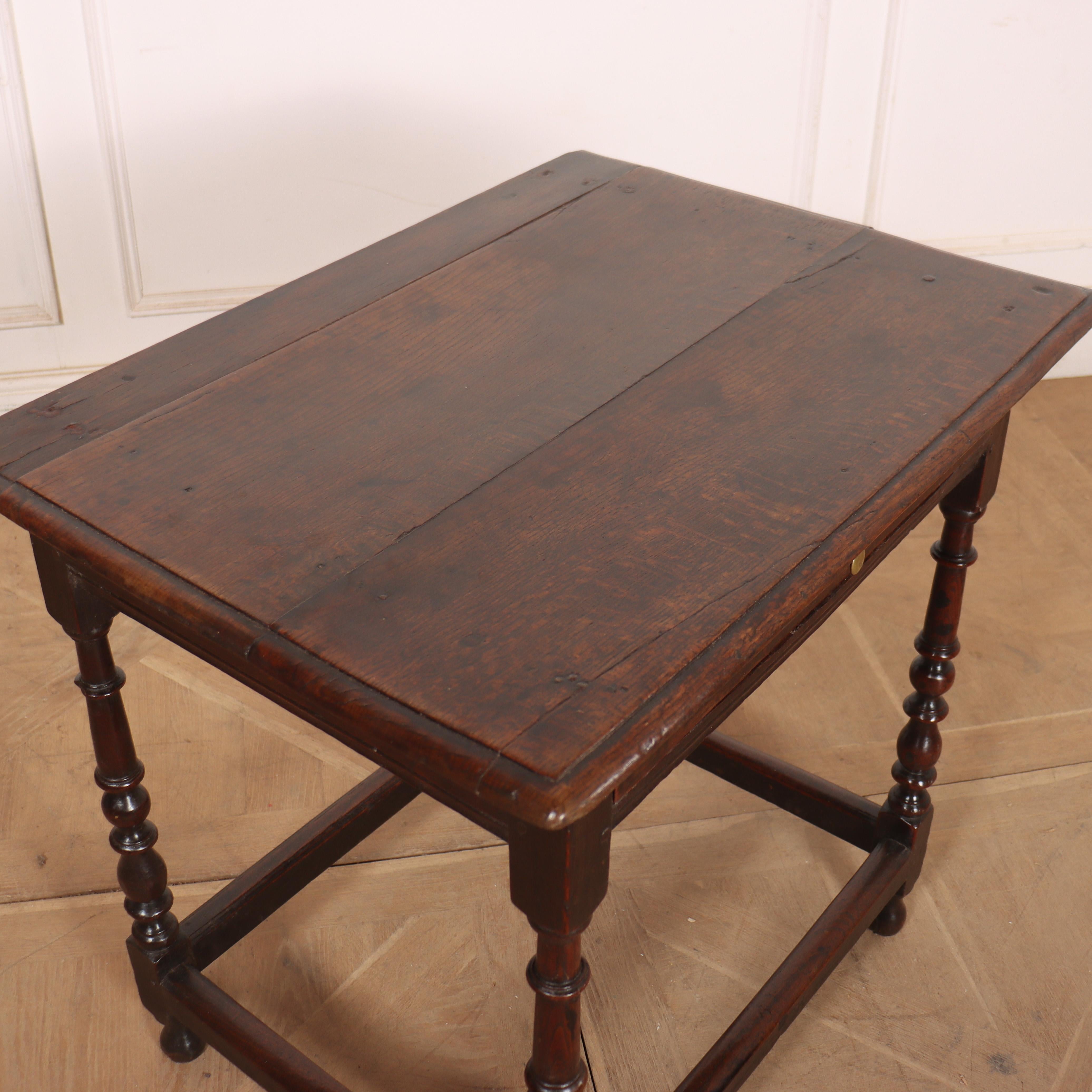 XVIIIe siècle et antérieur 18th Century English Oak Lamp Table en vente