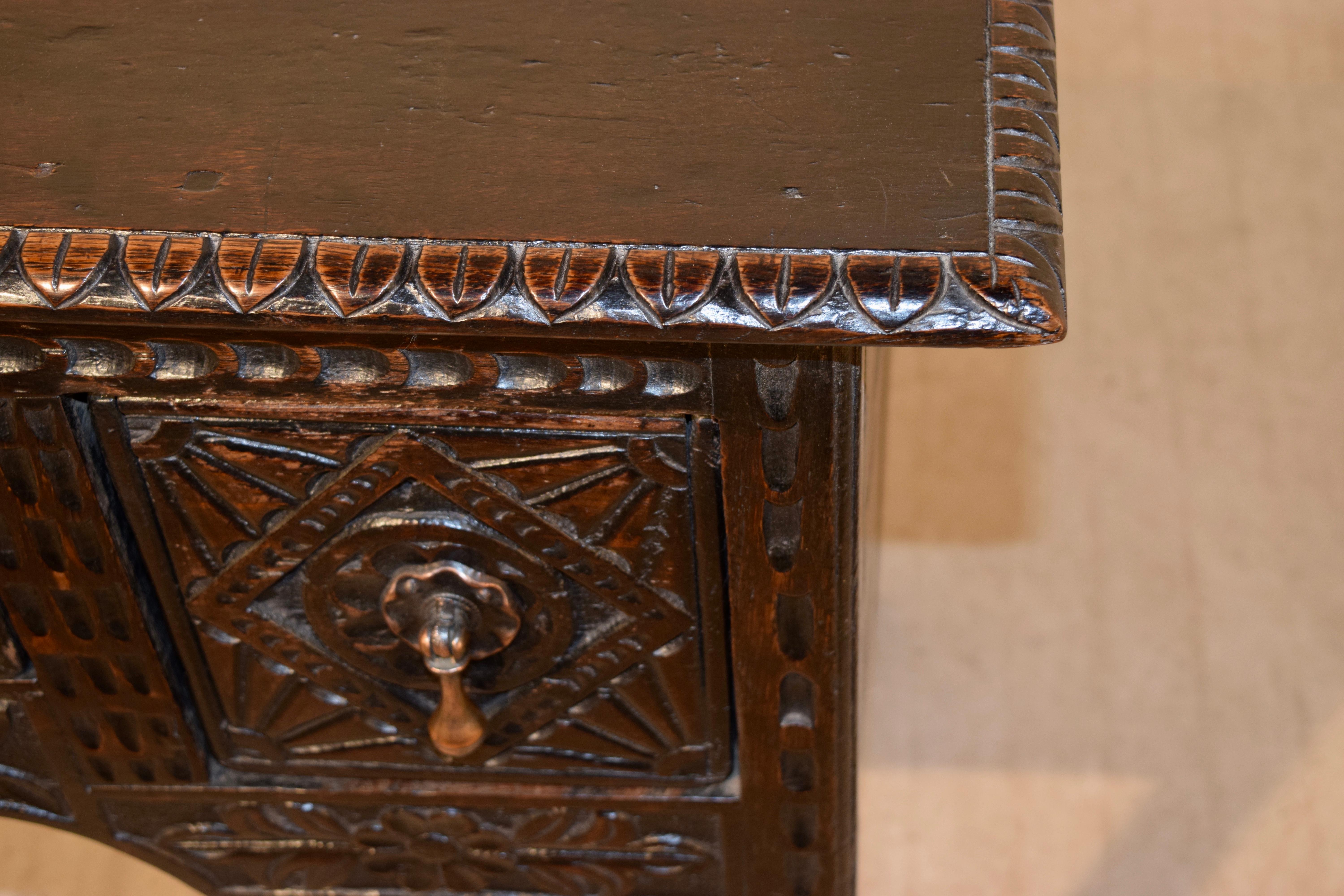 18th Century English Oak Lowboy In Good Condition In High Point, NC