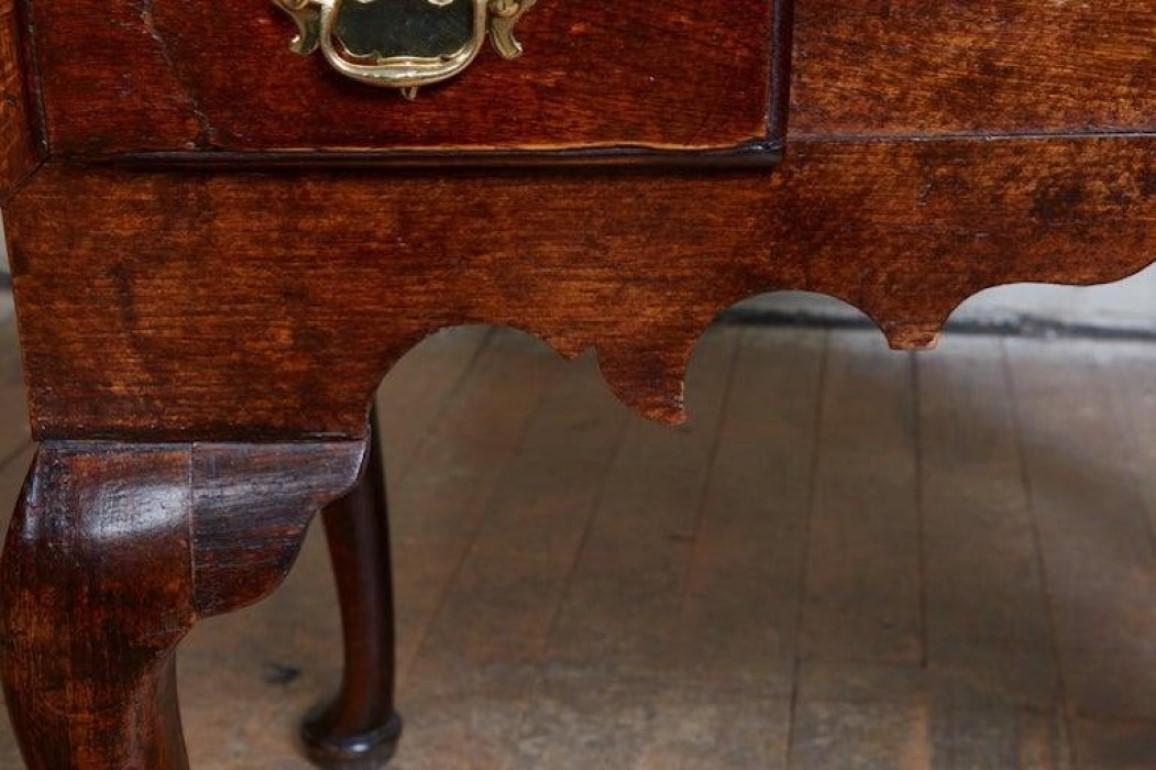 18th Century English Oak Lowboy In Good Condition In Greenwich, CT