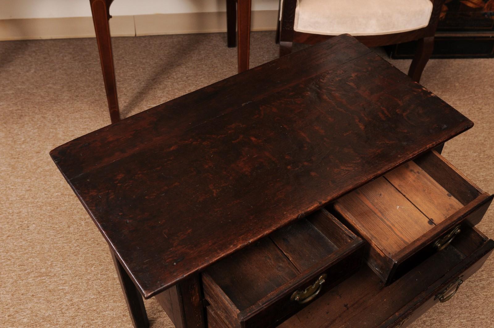 Quercia Lowboy in Oak inglese del 18° secolo con 3 cassetti e gambe quadrate in vendita