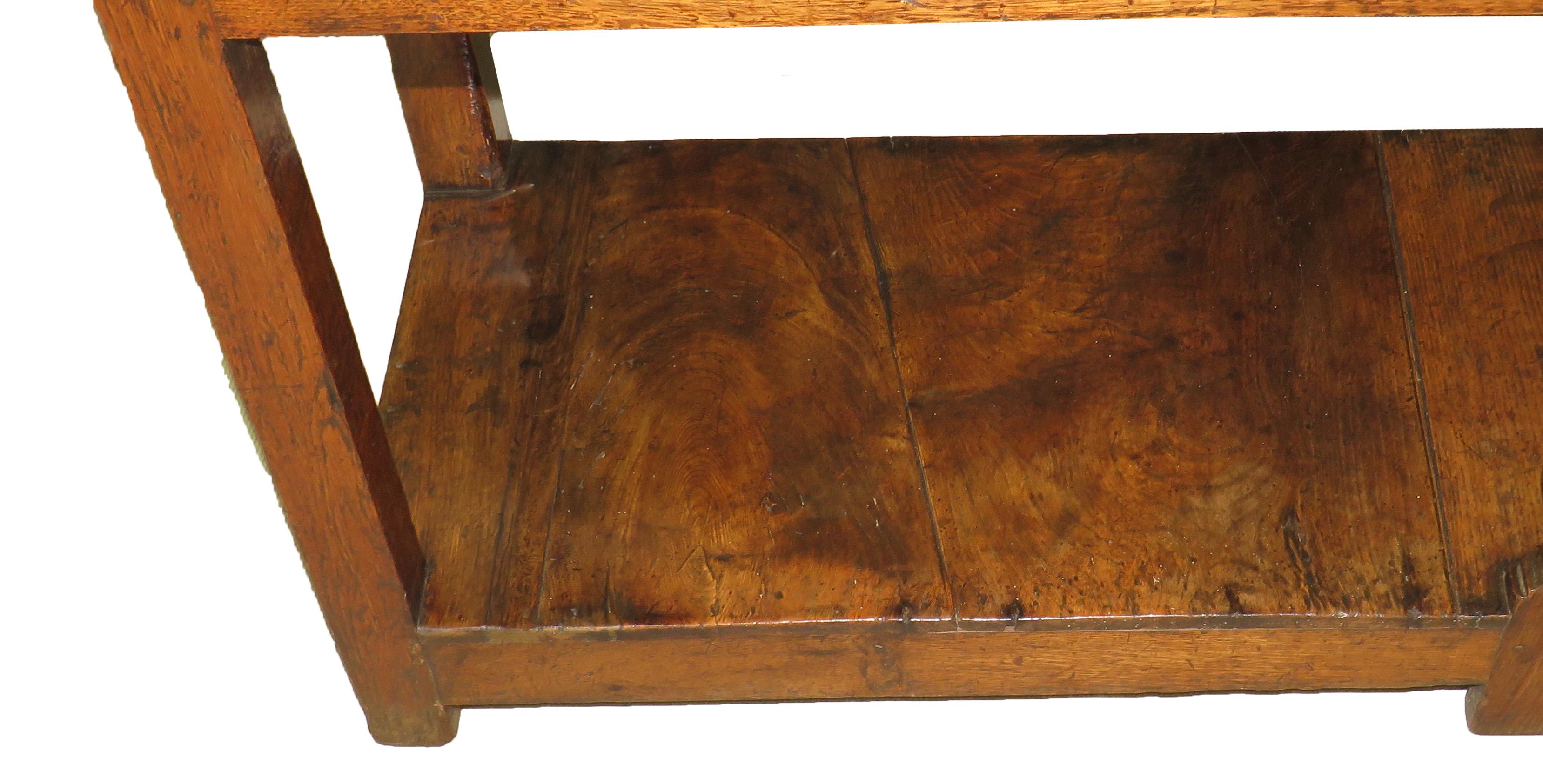 18th Century English Oak Potboard Dresser Base In Good Condition In Bedfordshire, GB