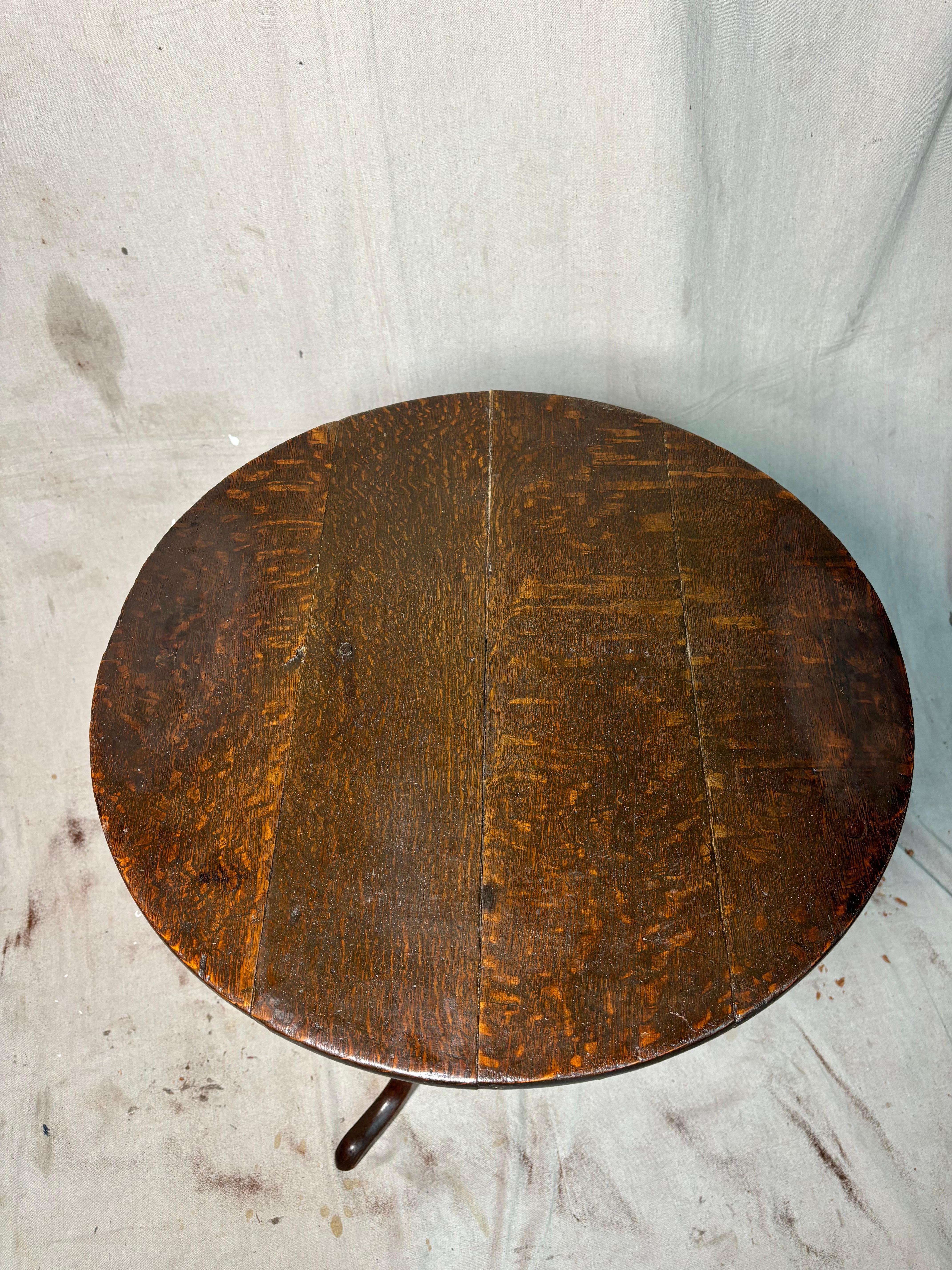 Bring a touch of authentic 18th-century English charm to your home with this beautiful oak tripod table. Crafted from solid oak, this table showcases the timeless appeal of traditional English furniture. The circular top offers ample space for