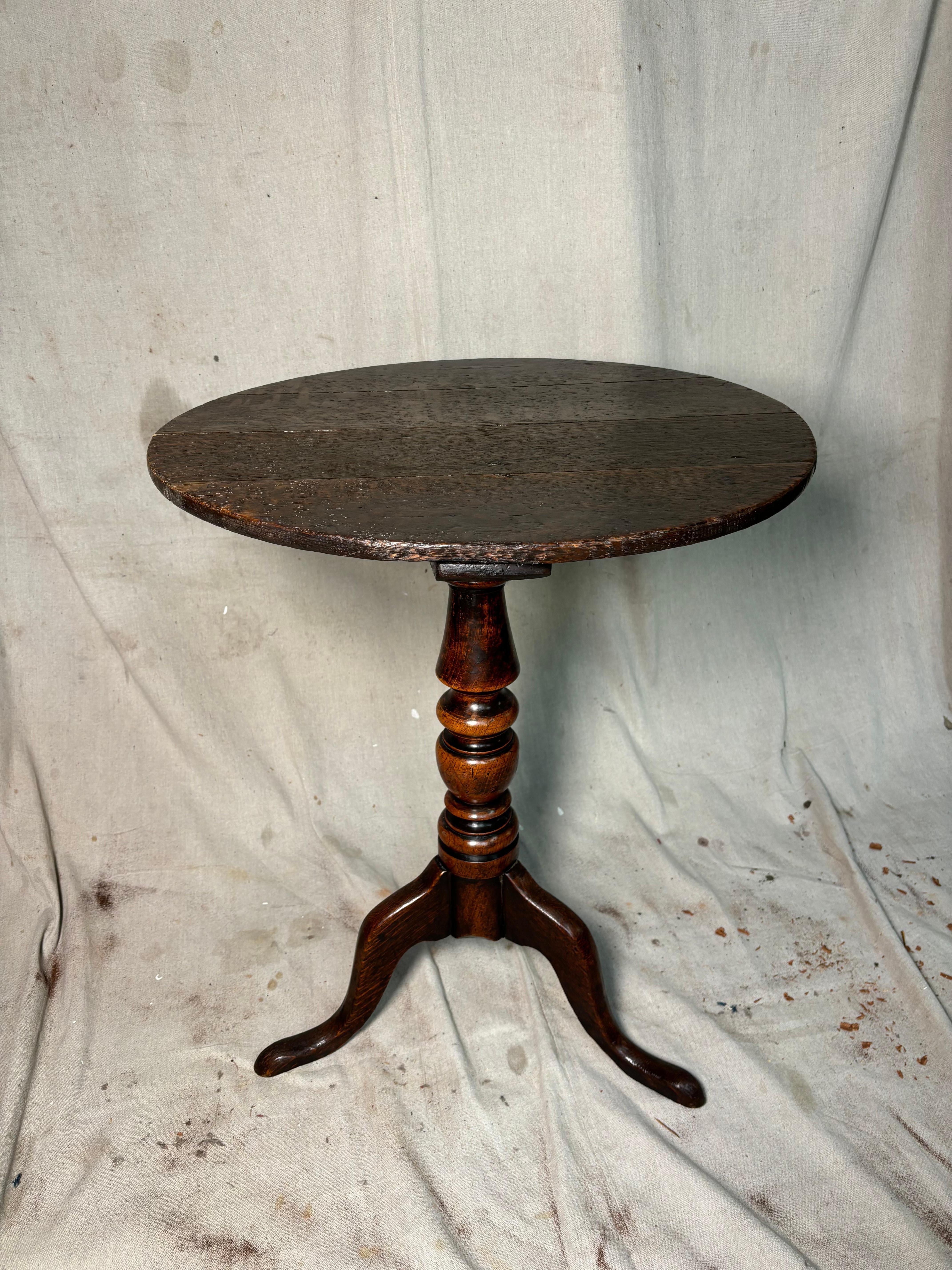 18th Century English Oak Round Tripod Table For Sale 1