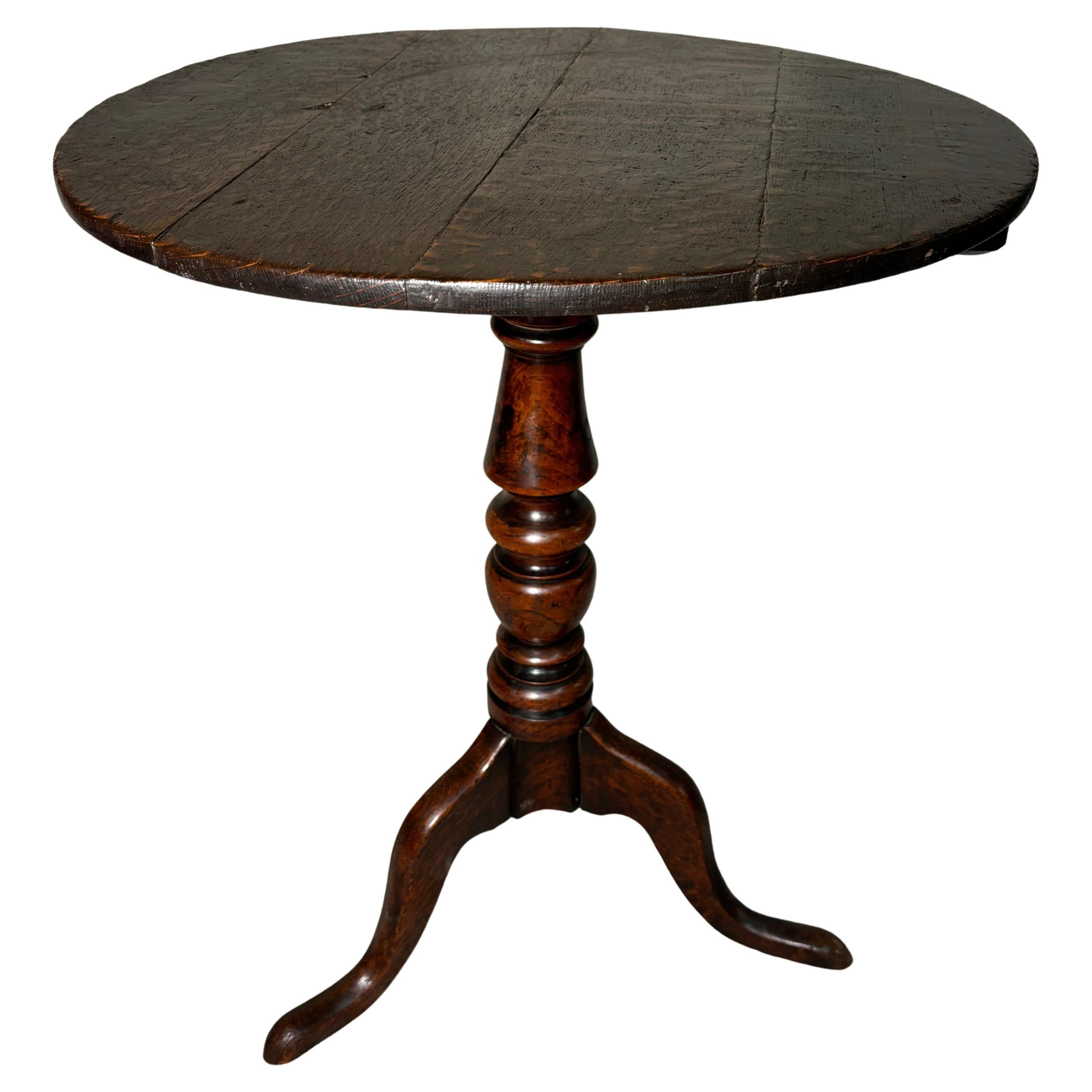 18th Century English Oak Round Tripod Table For Sale