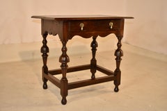 Mesa auxiliar inglesa de roble del siglo XVIII