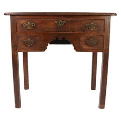 Mesa auxiliar inglesa de roble del siglo XVIII