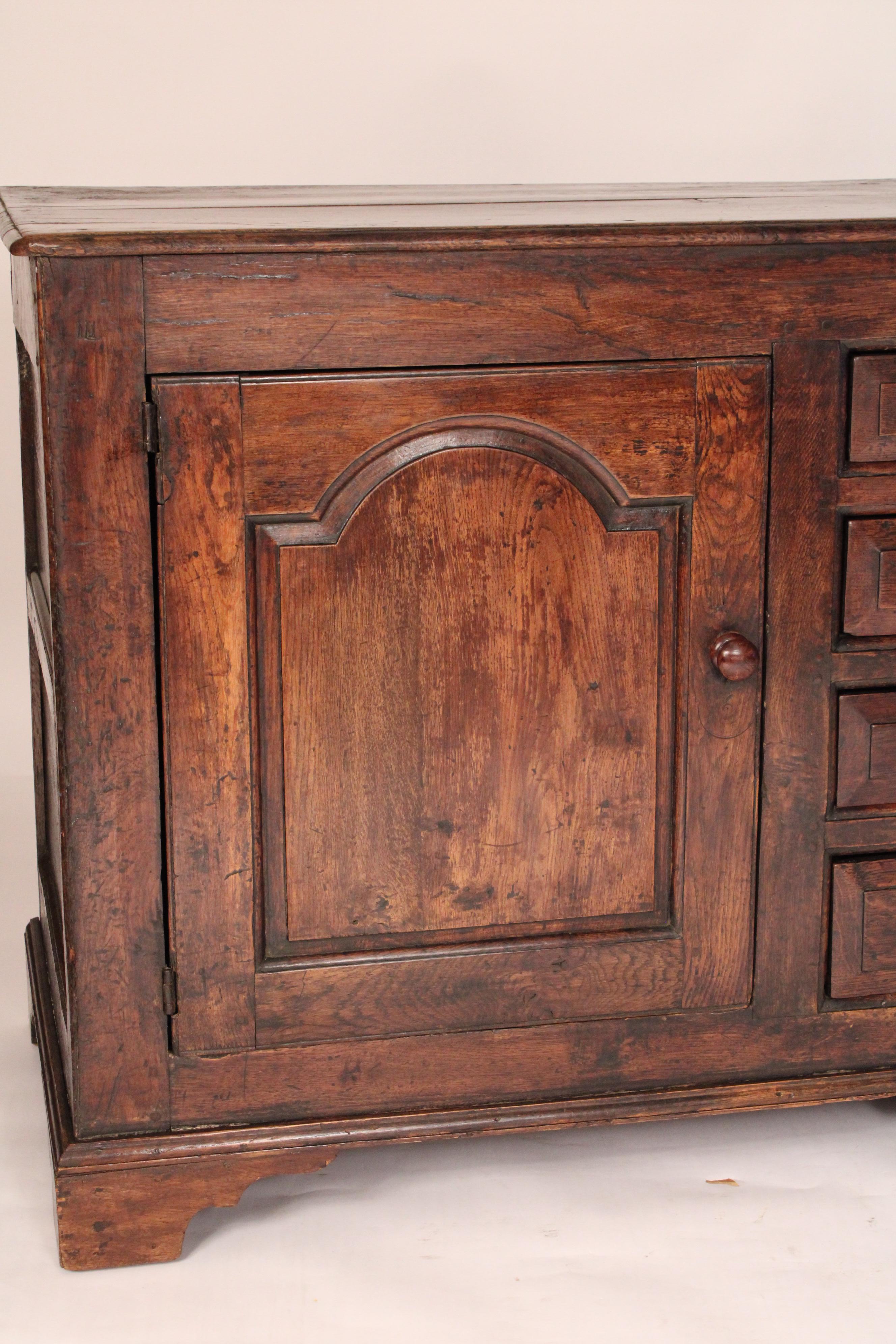 Englisches Eichen-Sideboard aus dem 18. (Messing) im Angebot