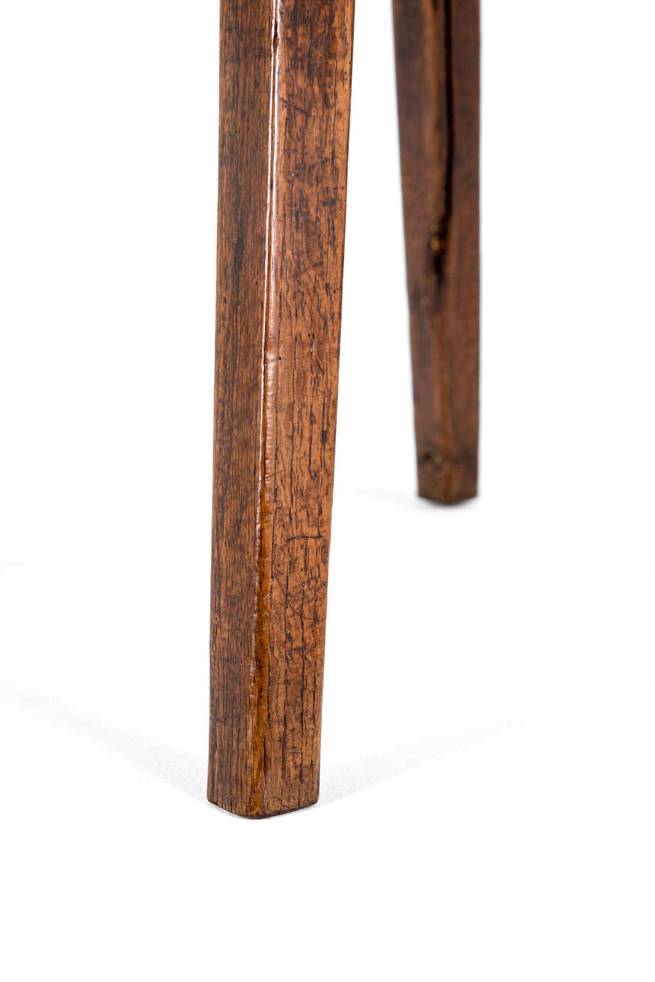 Englischer Eichenhocker aus dem 18. im Angebot 3