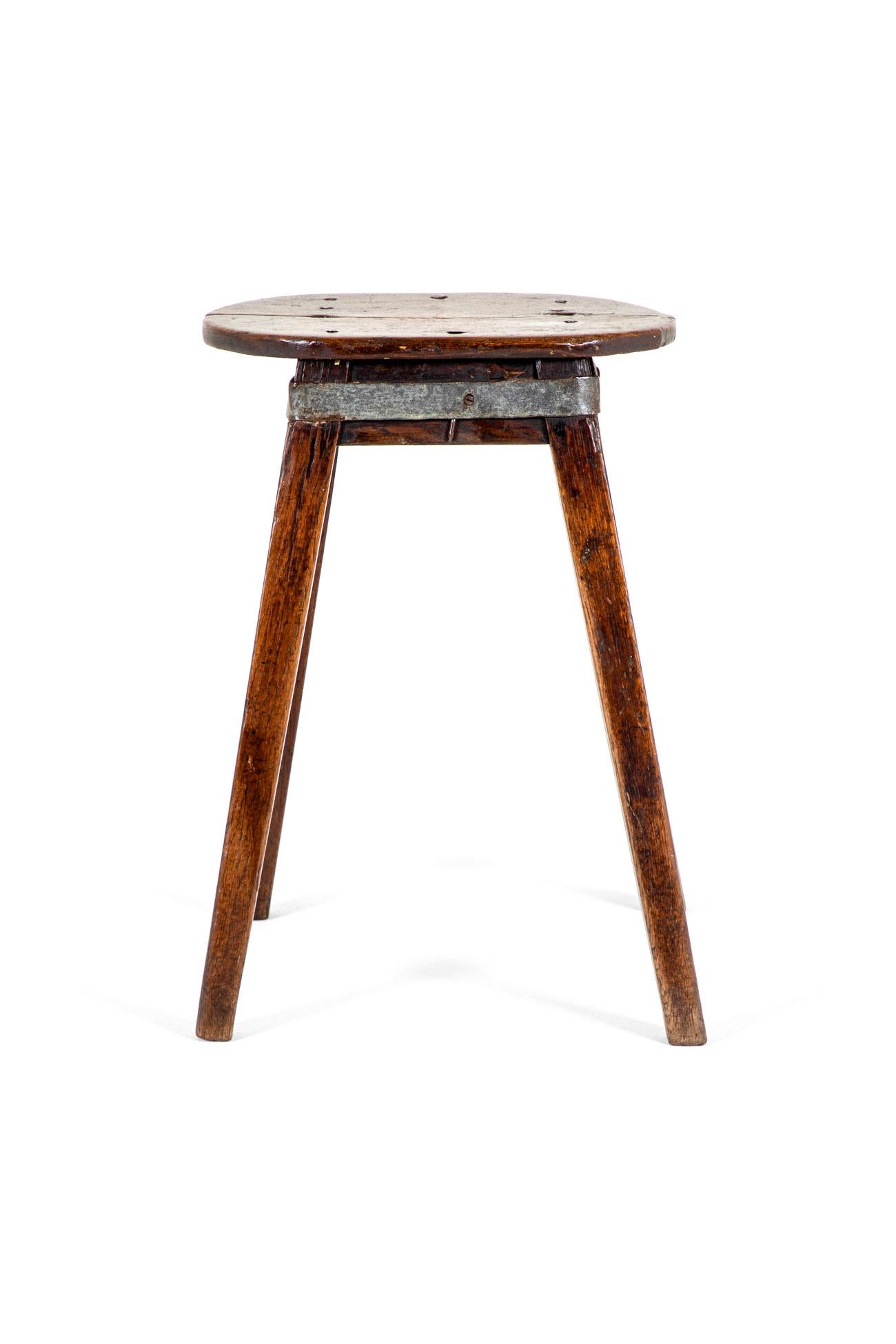 Englischer Eichenhocker aus dem 18. (Rustikal) im Angebot