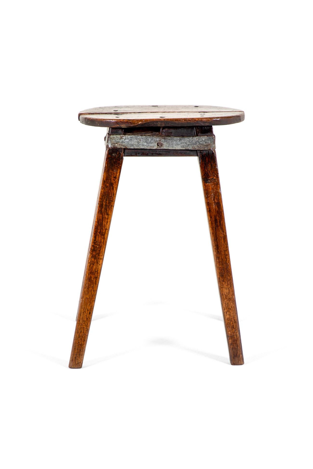 Englischer Eichenhocker aus dem 18. (Britisch) im Angebot