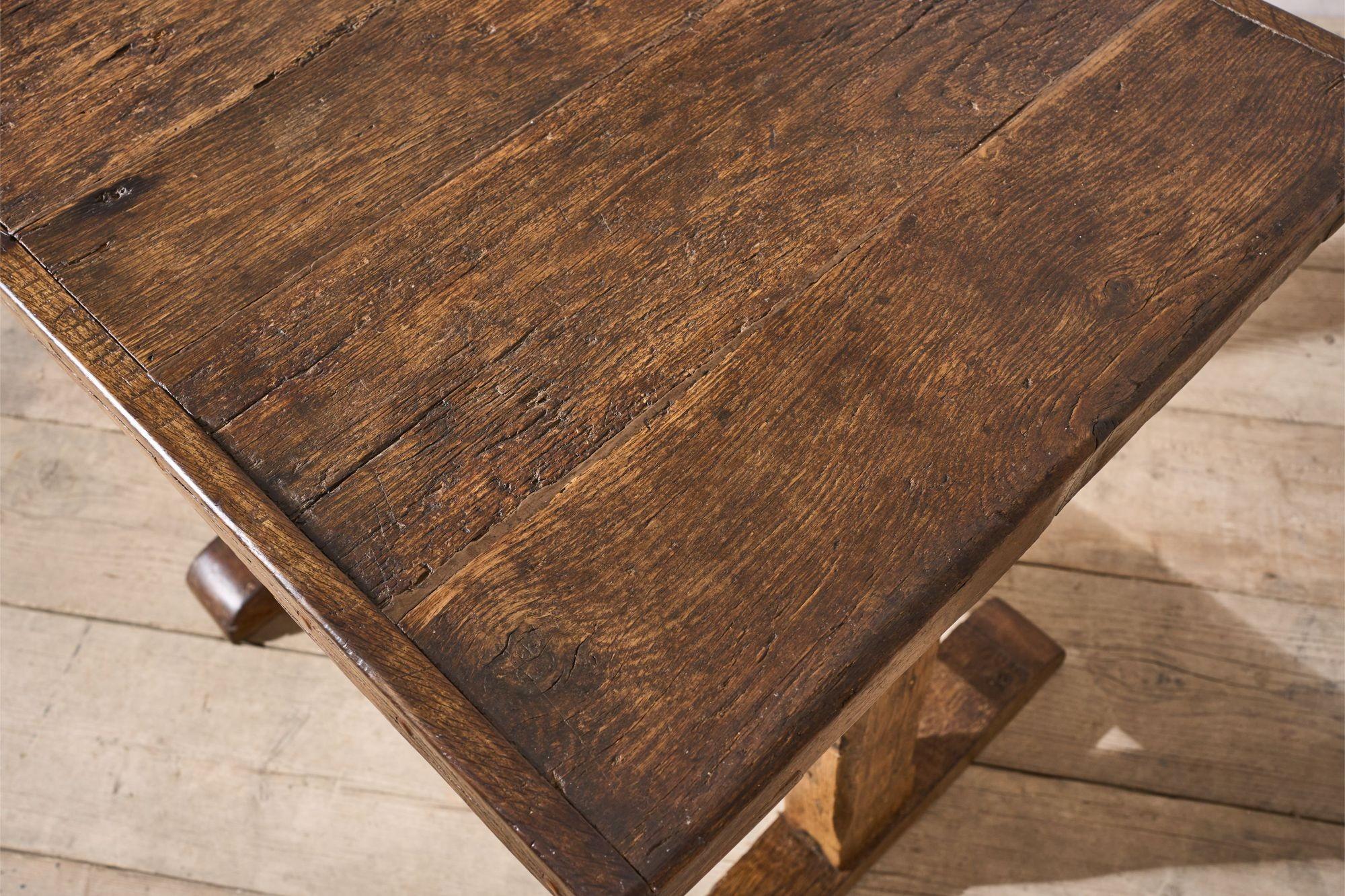 18th century English Oak tavern table For Sale 6