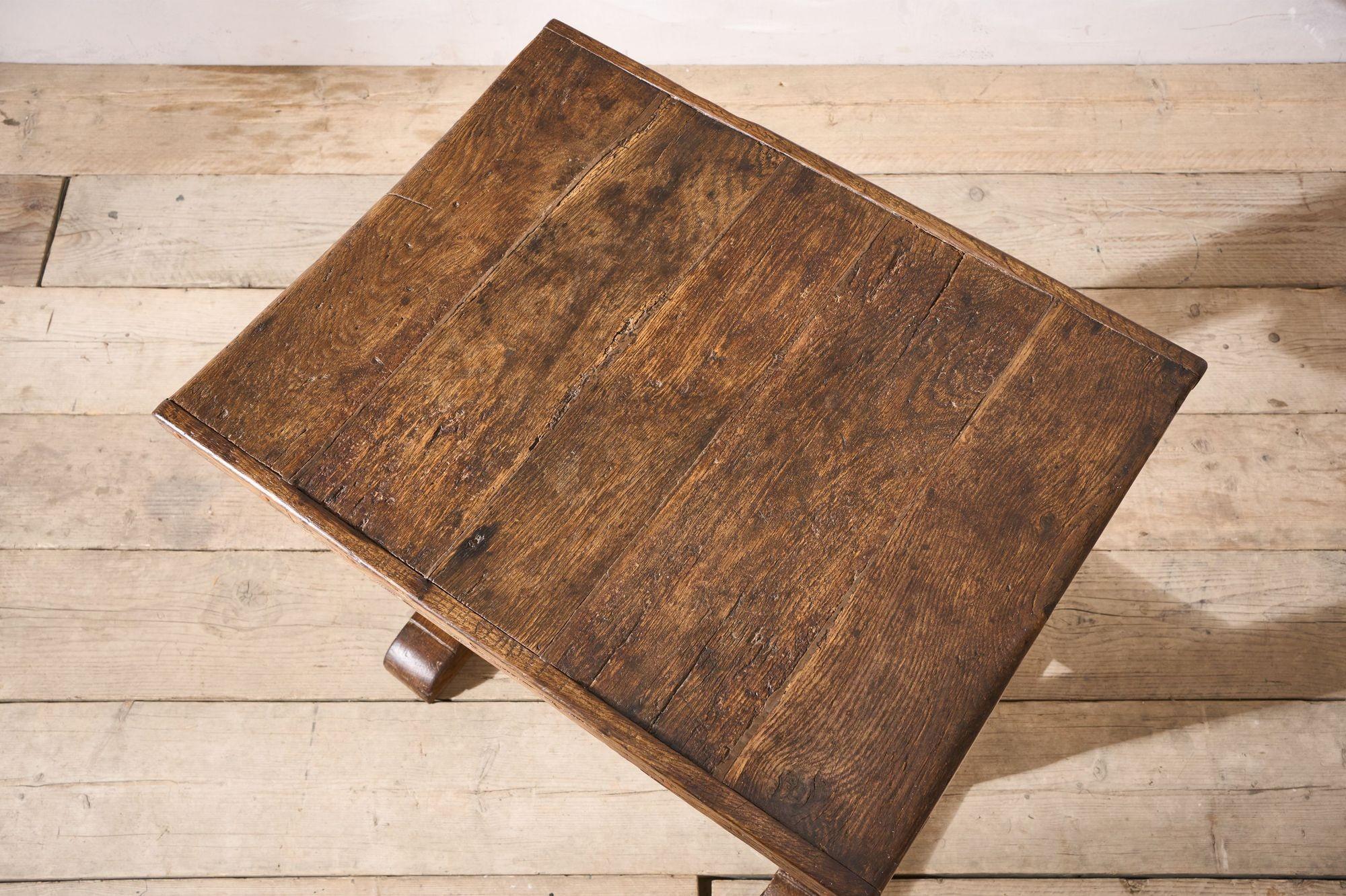 18th century English Oak tavern table In Good Condition For Sale In Malton, GB