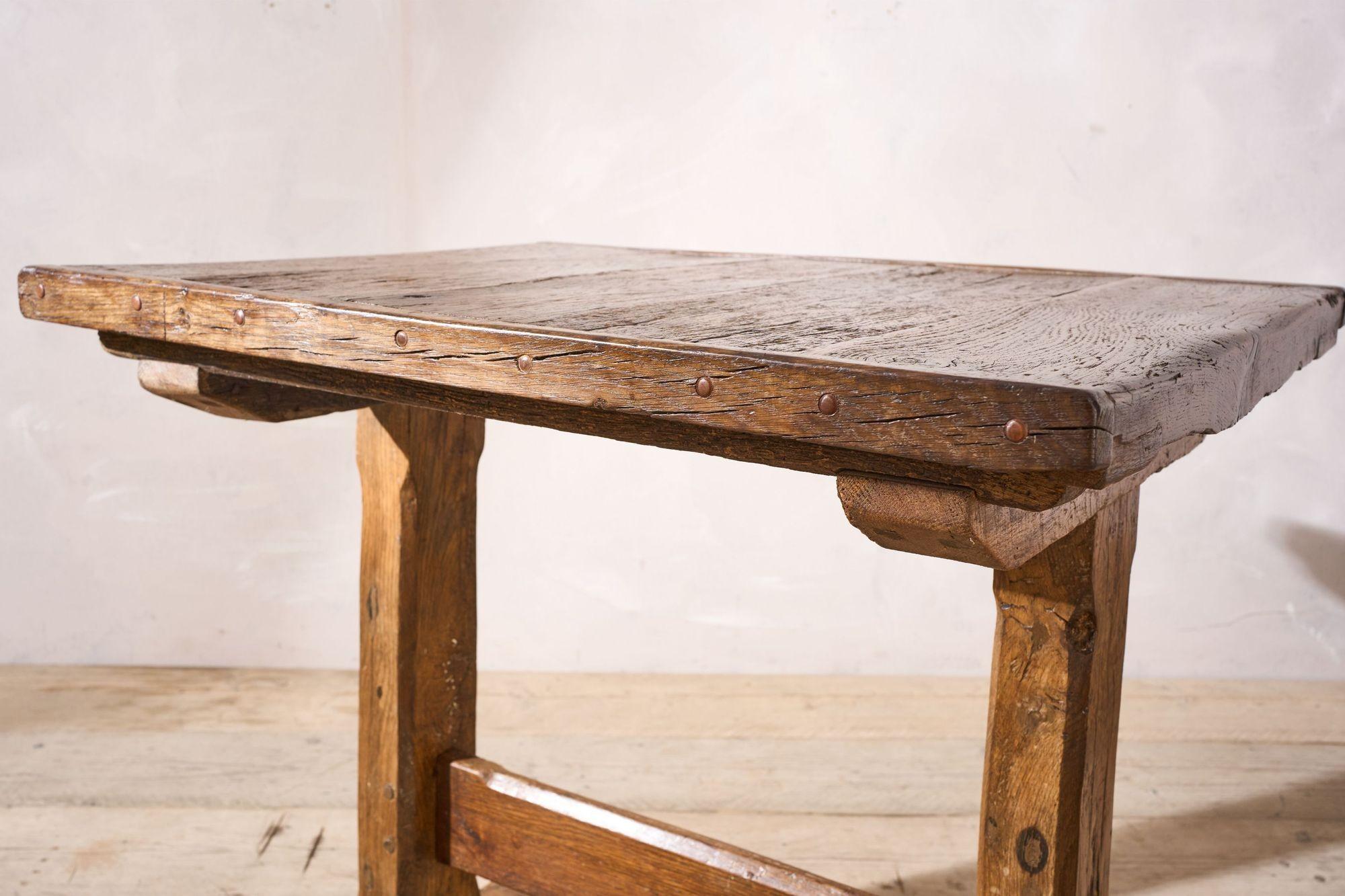 18th Century and Earlier 18th century English Oak tavern table For Sale