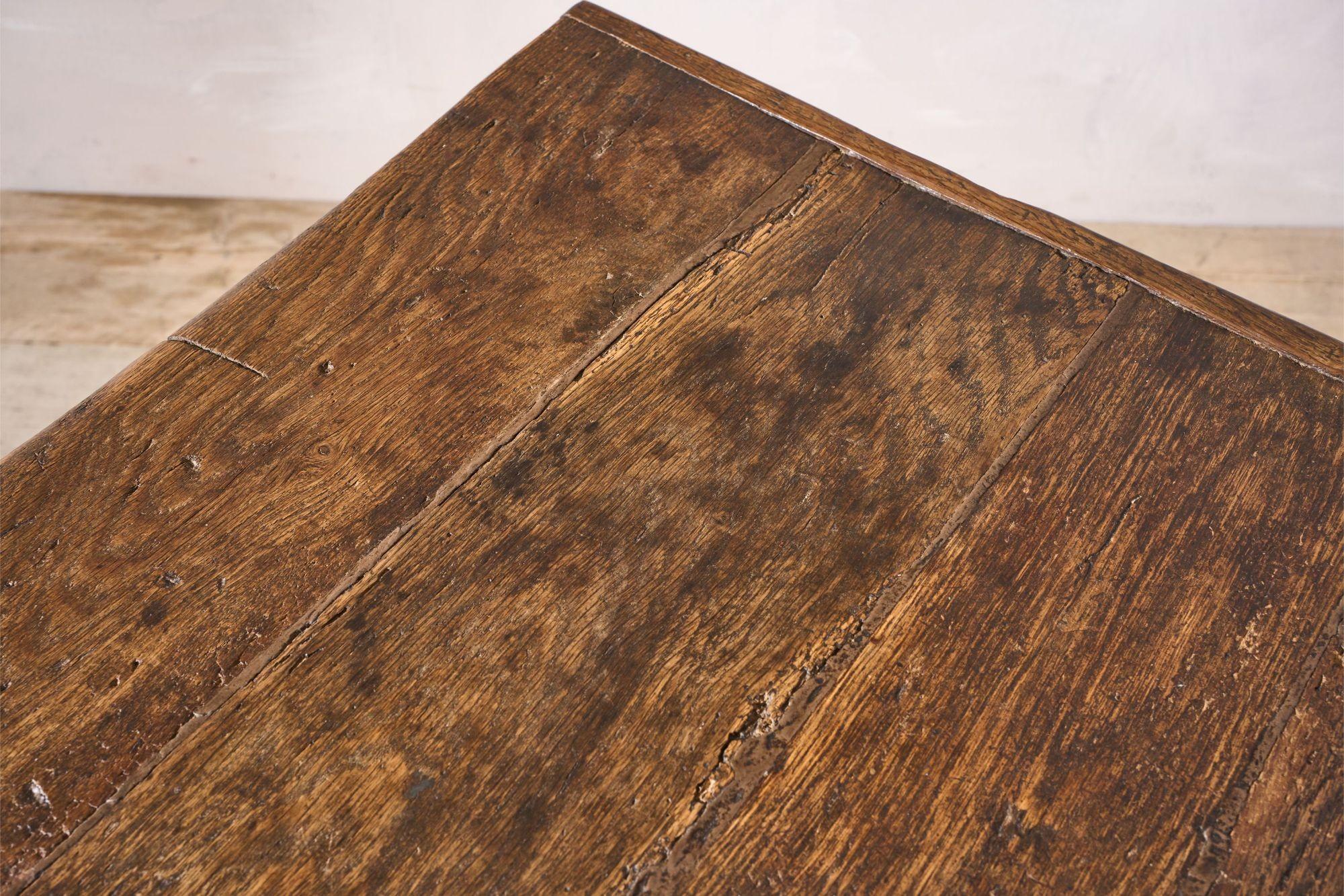 18th century English Oak tavern table For Sale 5