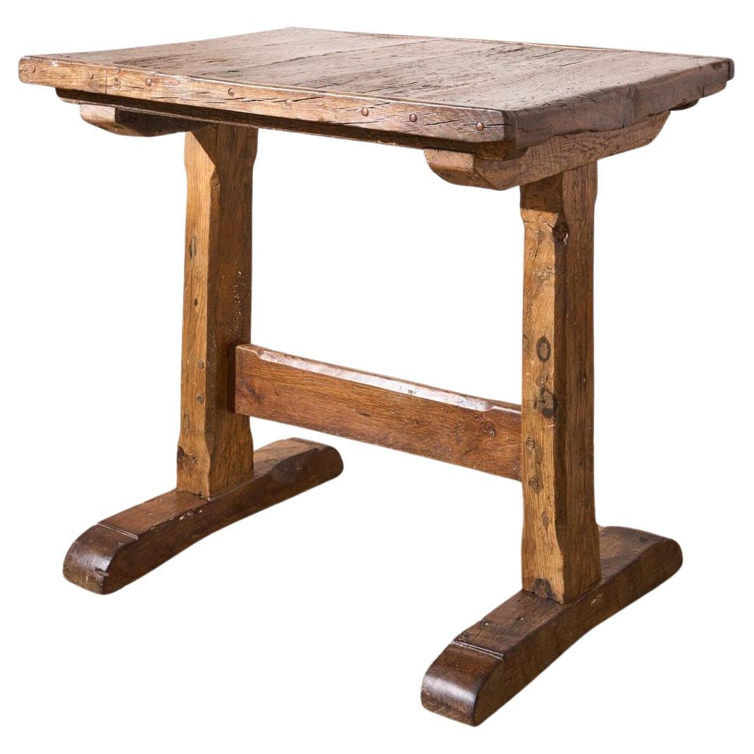 18th century English Oak tavern table For Sale