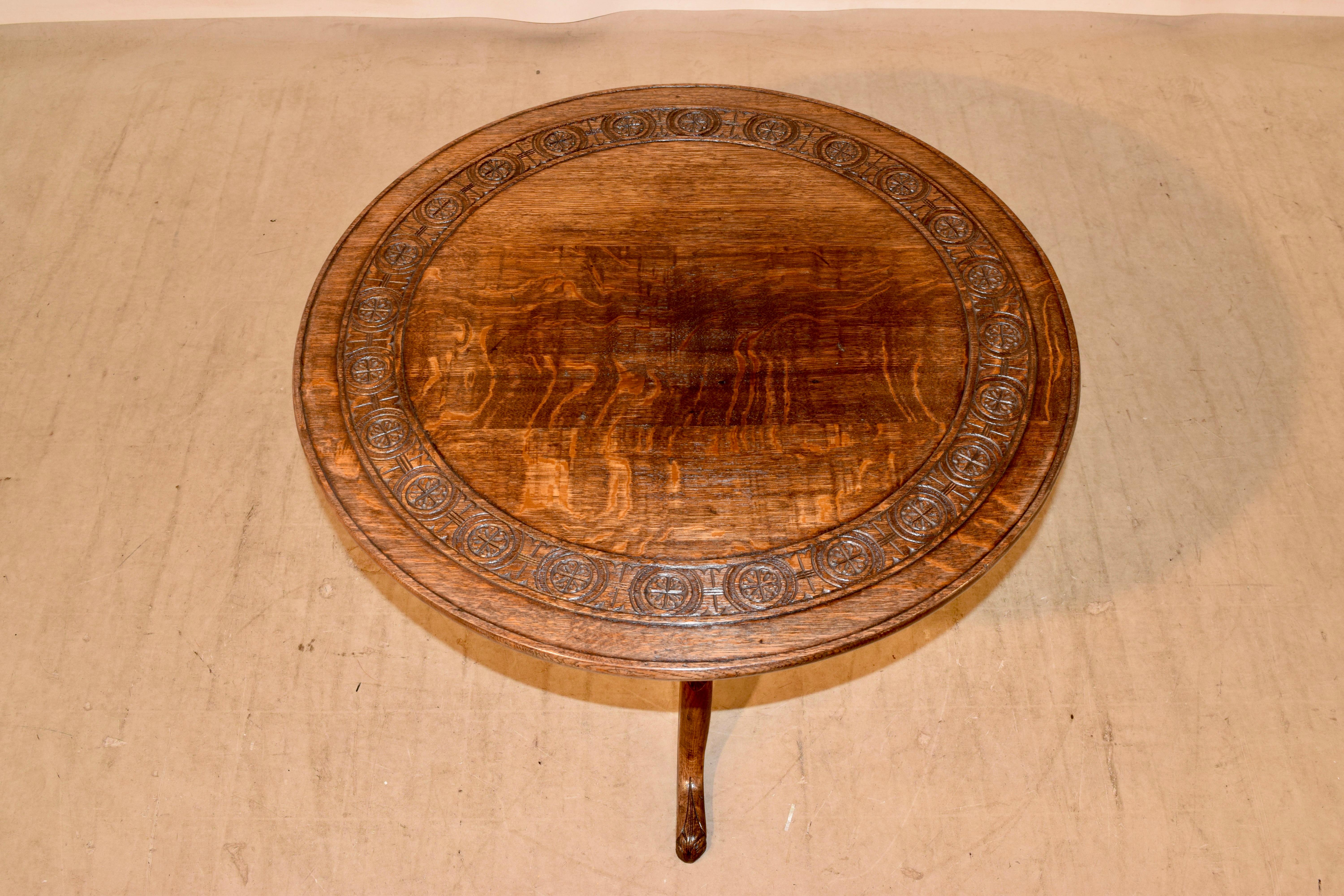 Table à plateau basculant en chêne anglais du XVIIIe siècle en vente 5