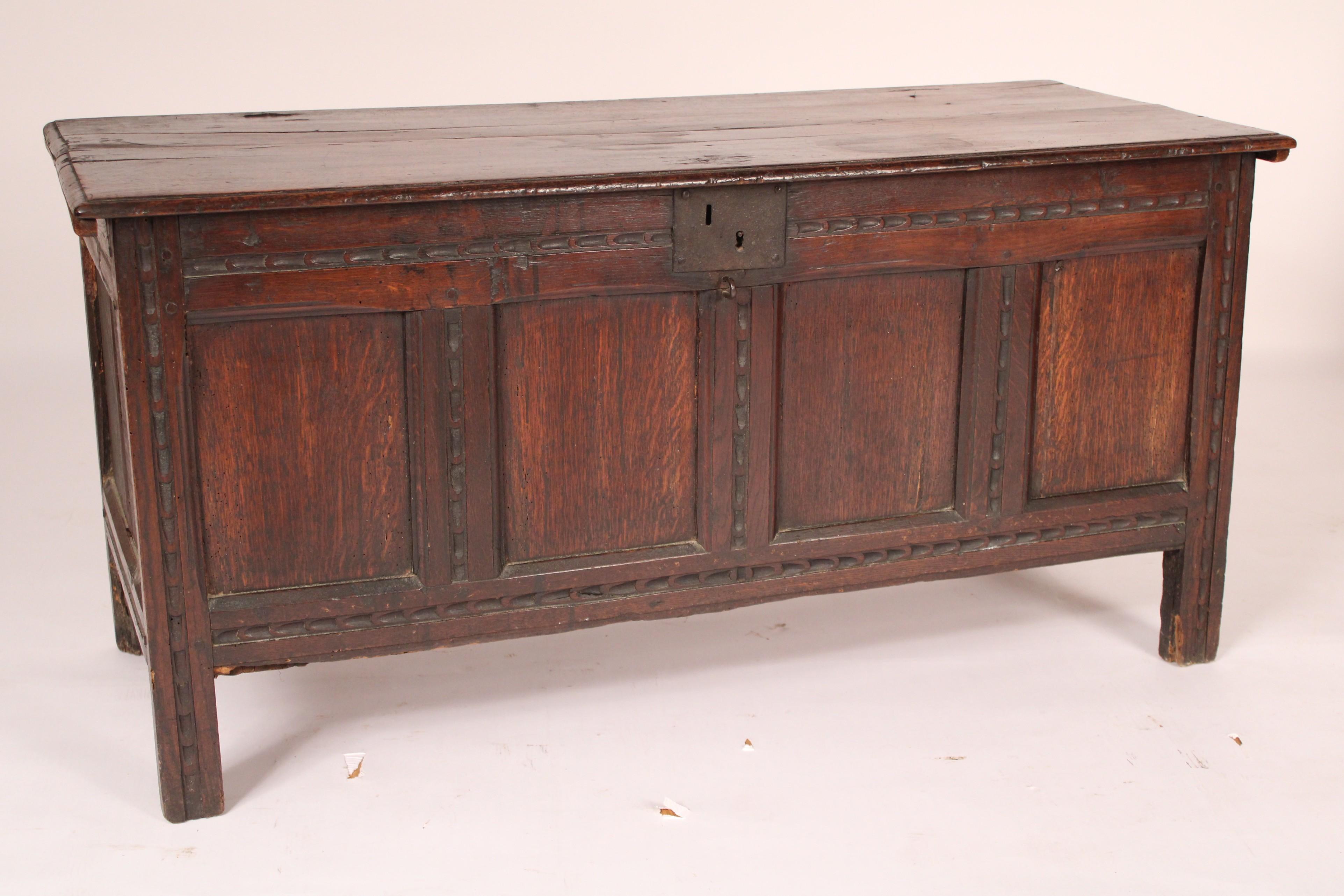 18th Century English Oak Trunk In Good Condition For Sale In Laguna Beach, CA