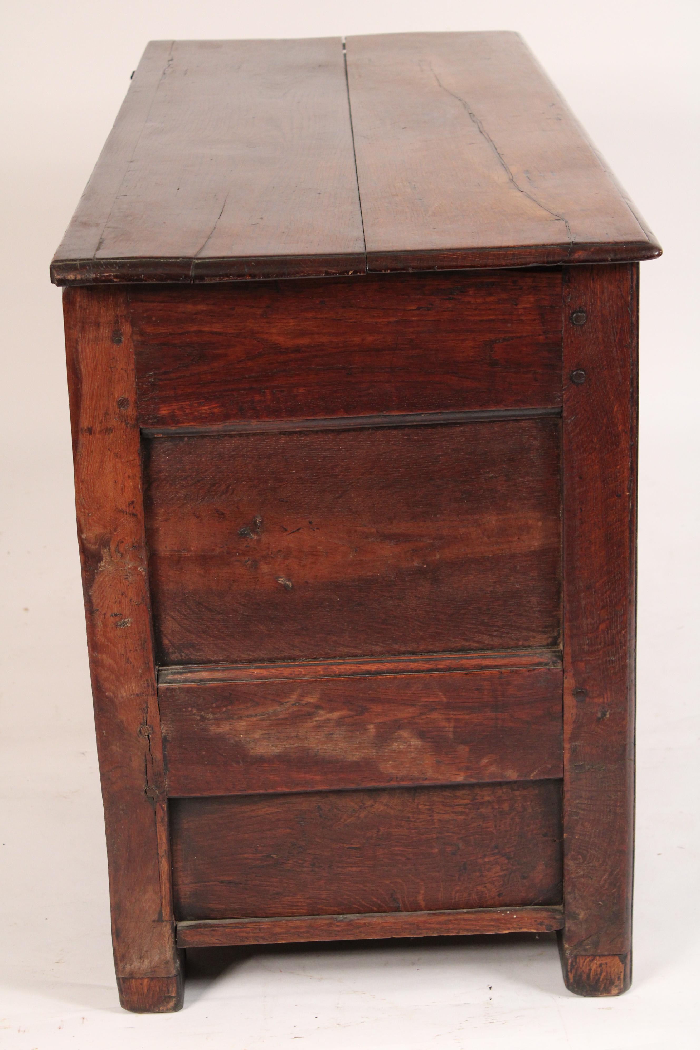 18th Century and Earlier 18th Century English Oak Trunk For Sale