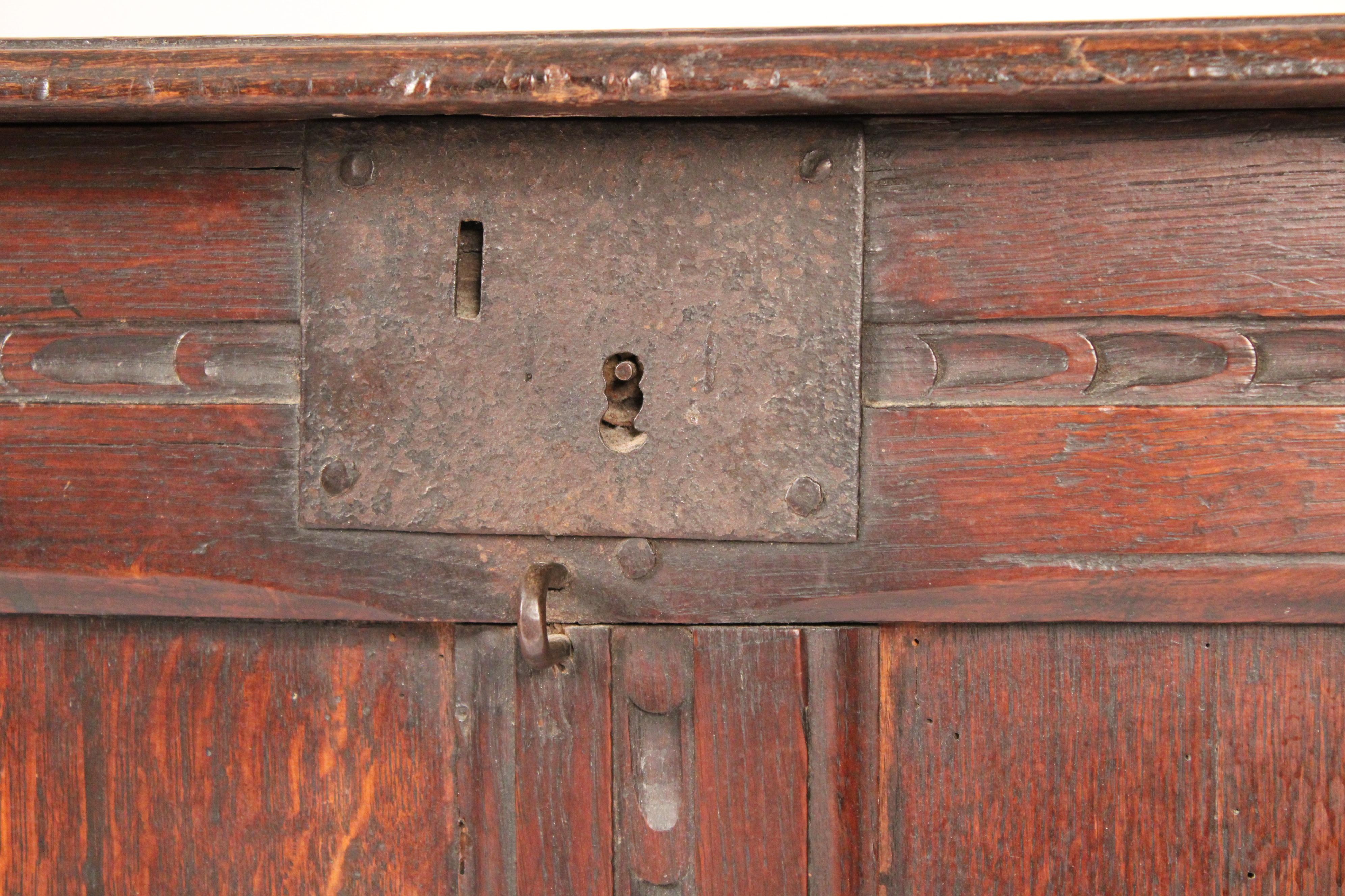 18th Century English Oak Trunk For Sale 4