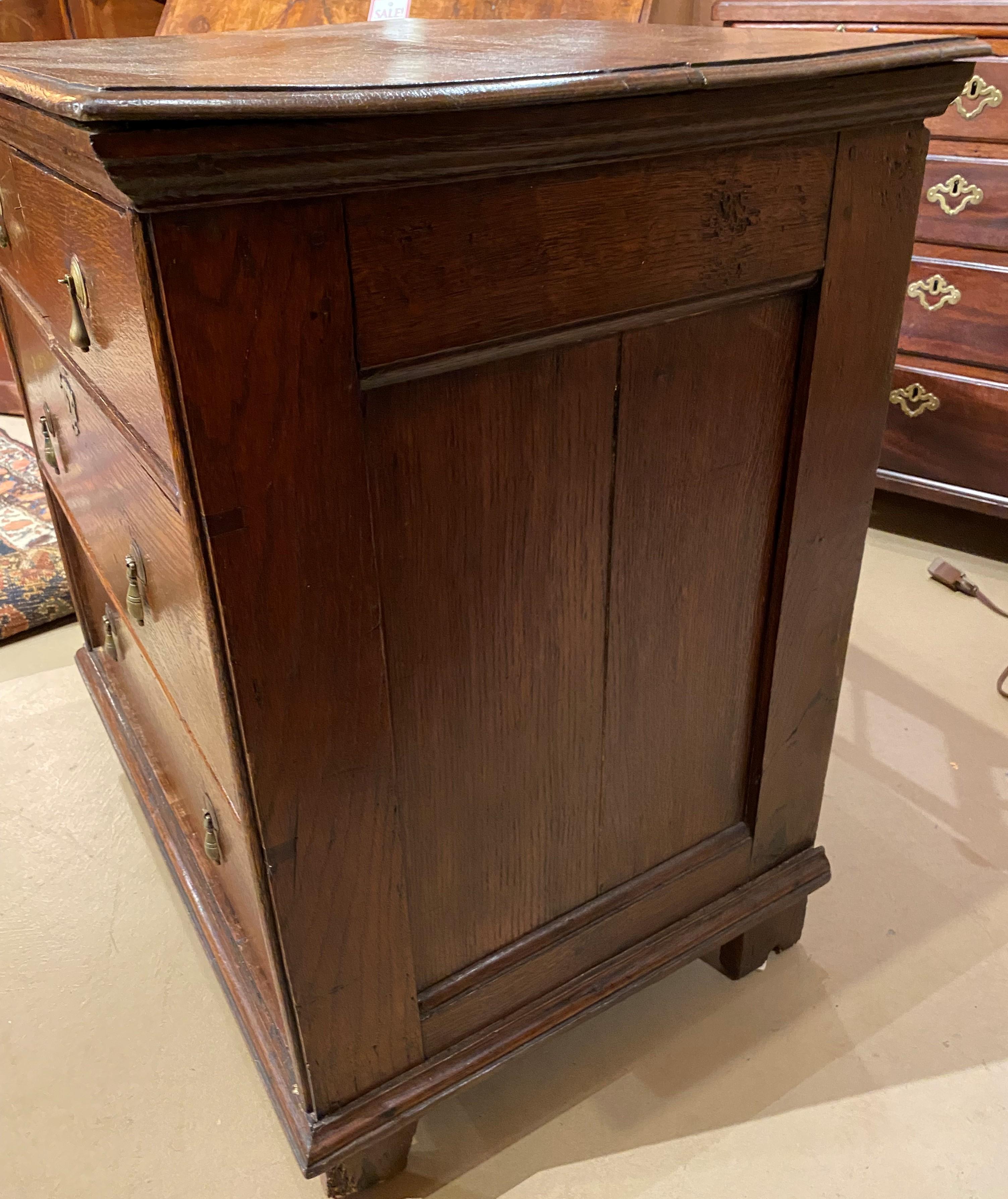 18th Century English Oak Two Over Two Drawer Chest with Drop Pulls In Good Condition In Milford, NH