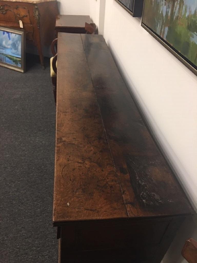 Comò gallese in Oak, 18° secolo in vendita 4