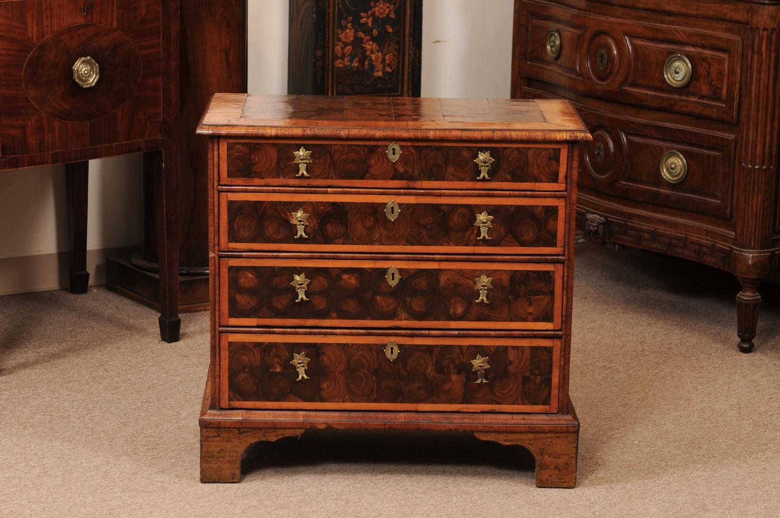18th Century English Oyster Veneered Walnut Bachelor’s Chest   For Sale 8