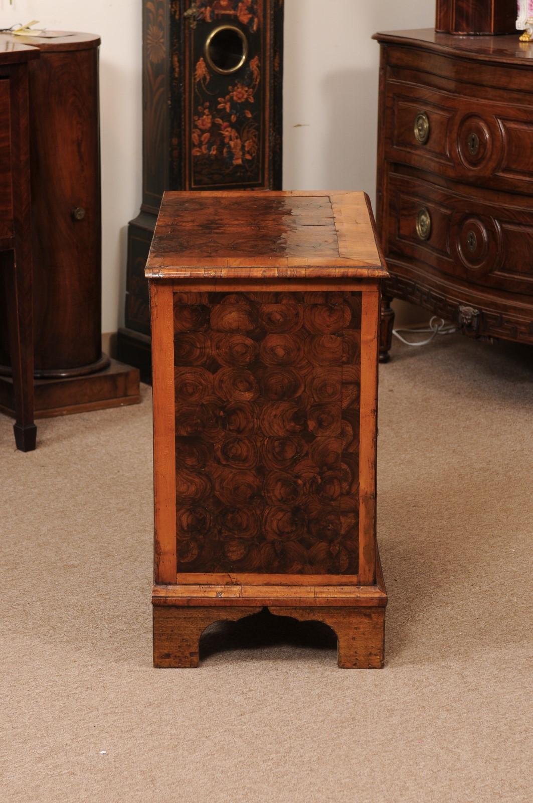 18th Century English Oyster Veneered Walnut Bachelor’s Chest   For Sale 2