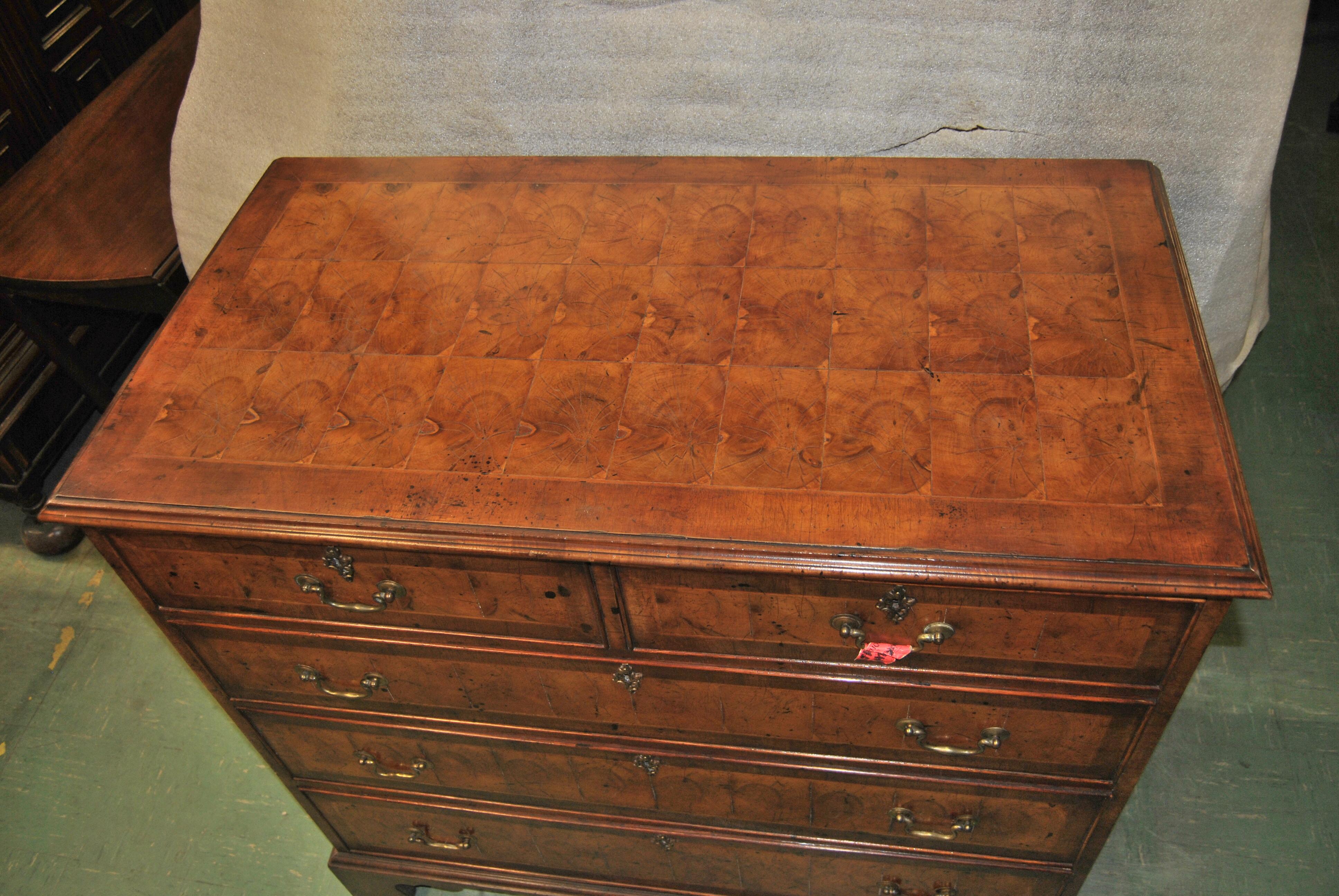 18th Century English Oyster Walnut Chest of Drawers In Good Condition In Savannah, GA