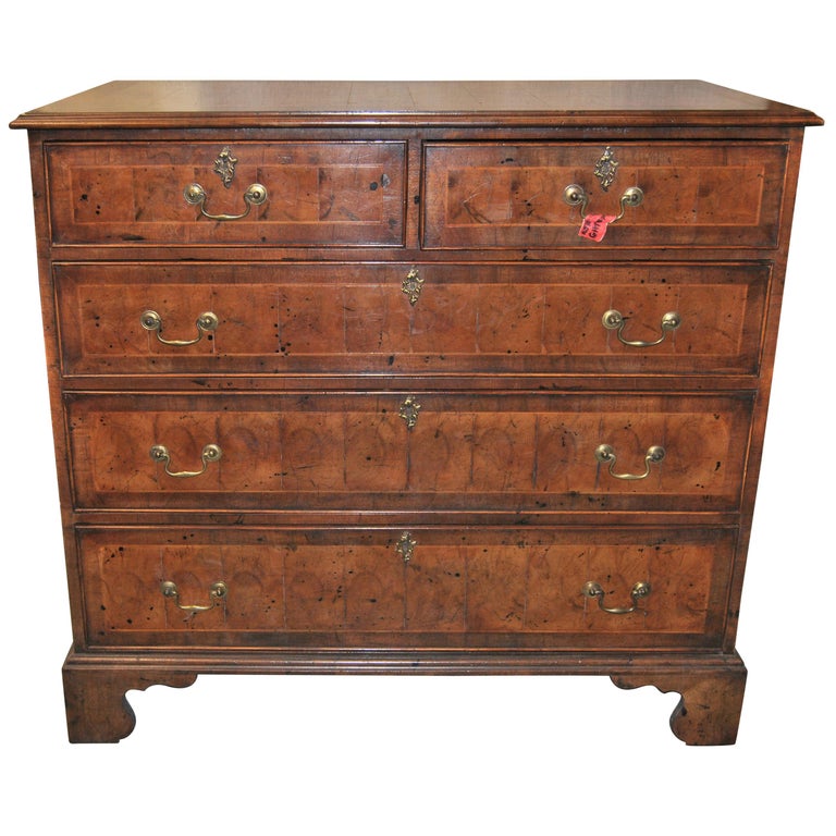 18th Century English Oyster Walnut Chest of Drawers For Sale at 1stDibs