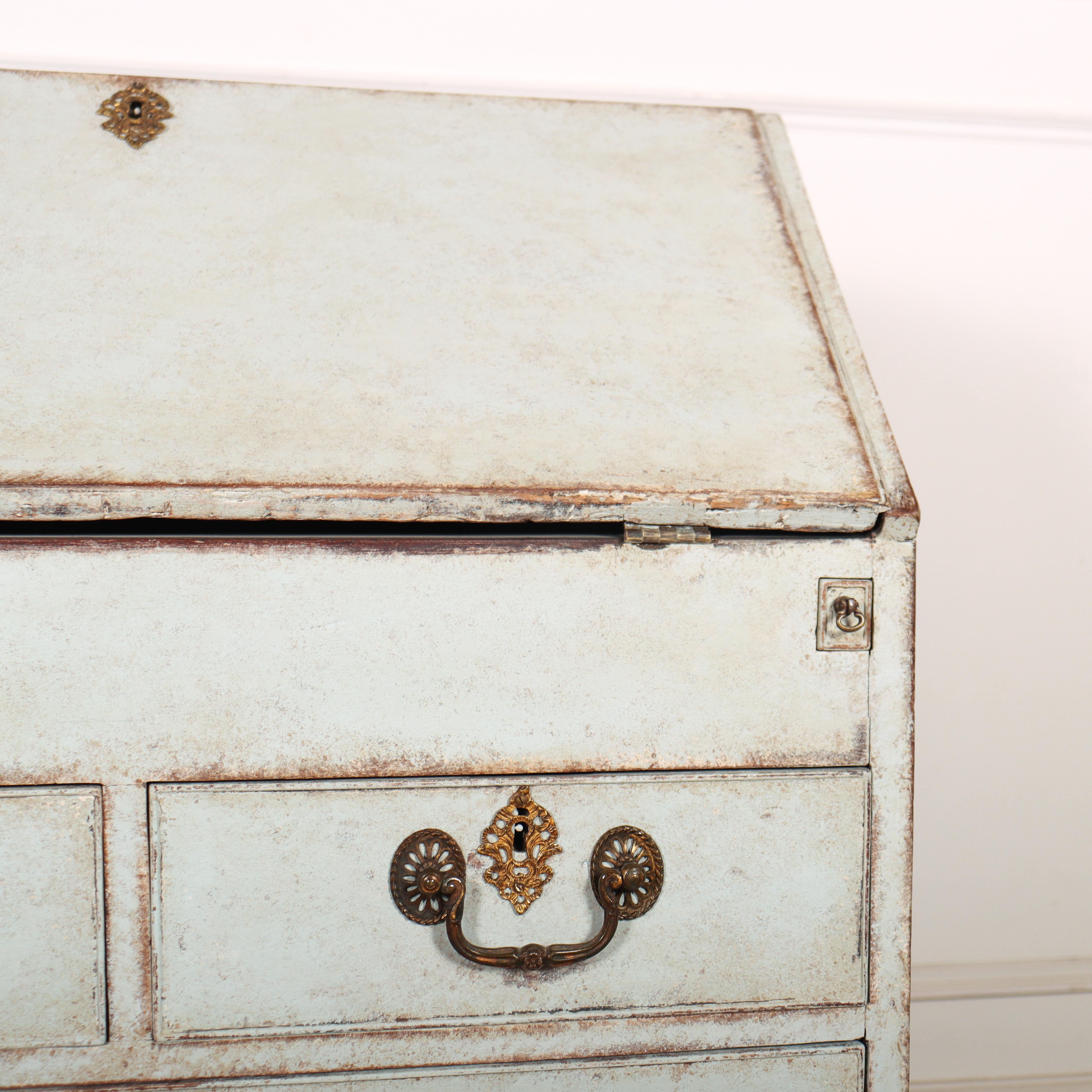 18th Century English Painted Bureau In Good Condition For Sale In Leamington Spa, Warwickshire