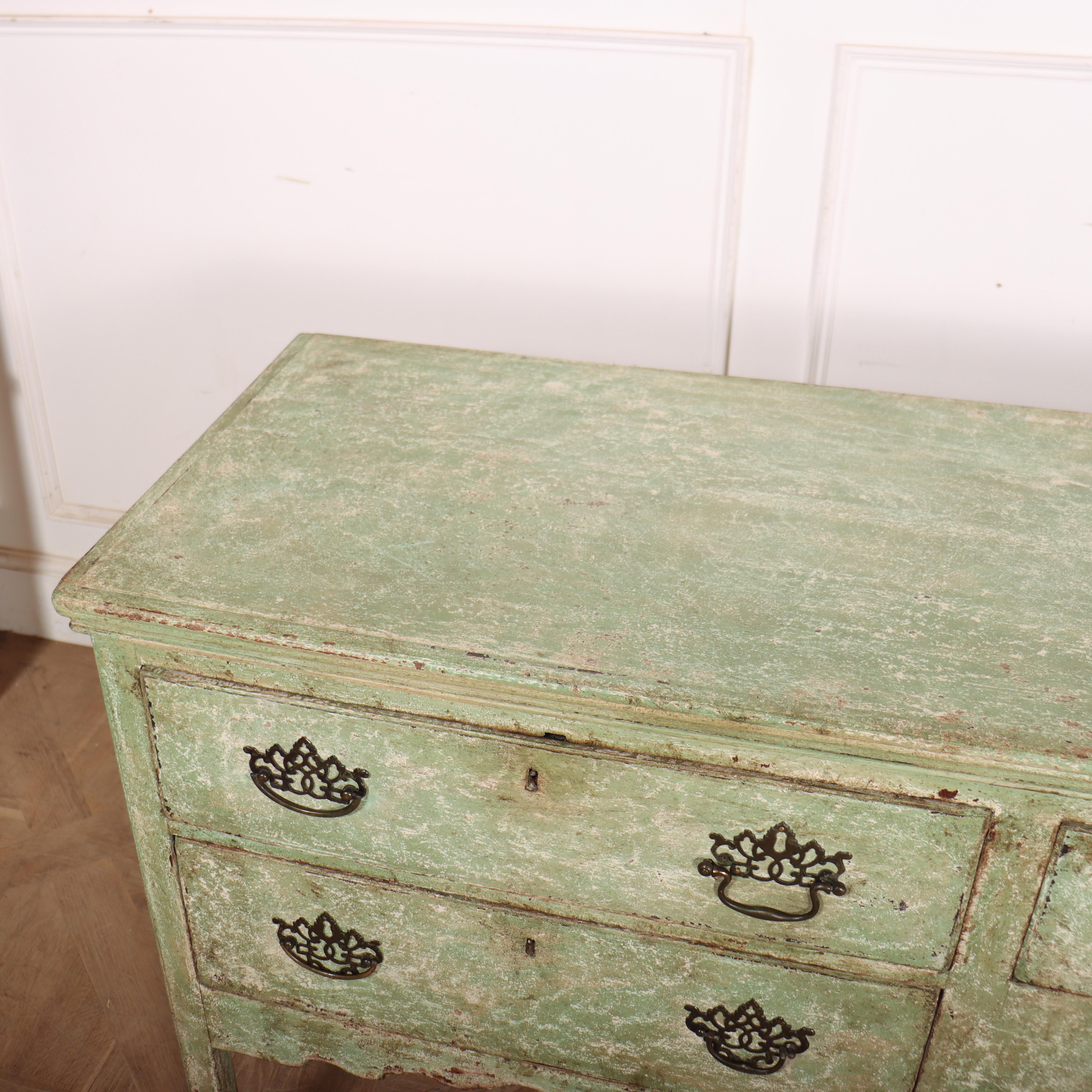 18th Century English Painted Dresser Base / Sideboard in vendita 4