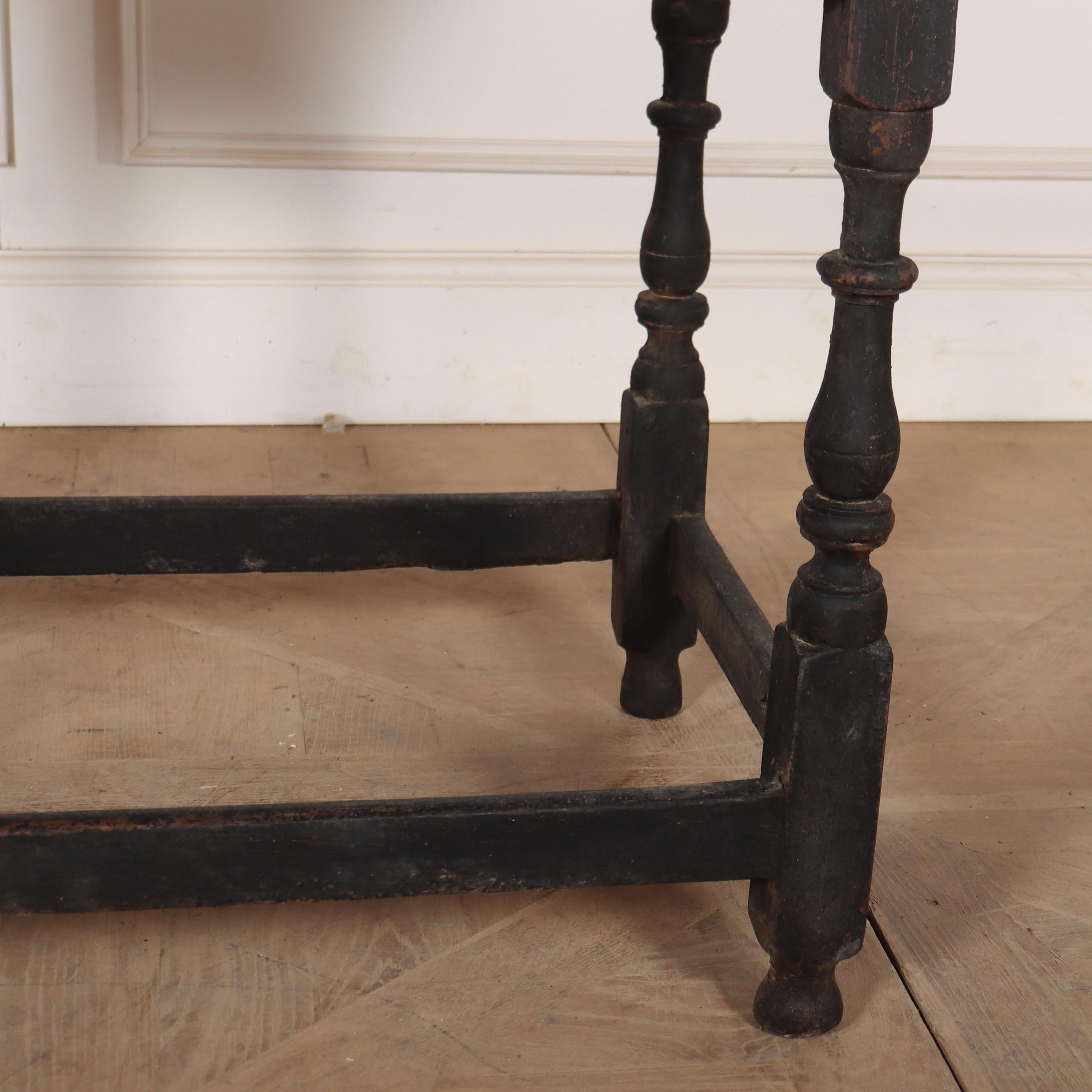 Peint Table de lampe peinte anglaise du 18e siècle en vente