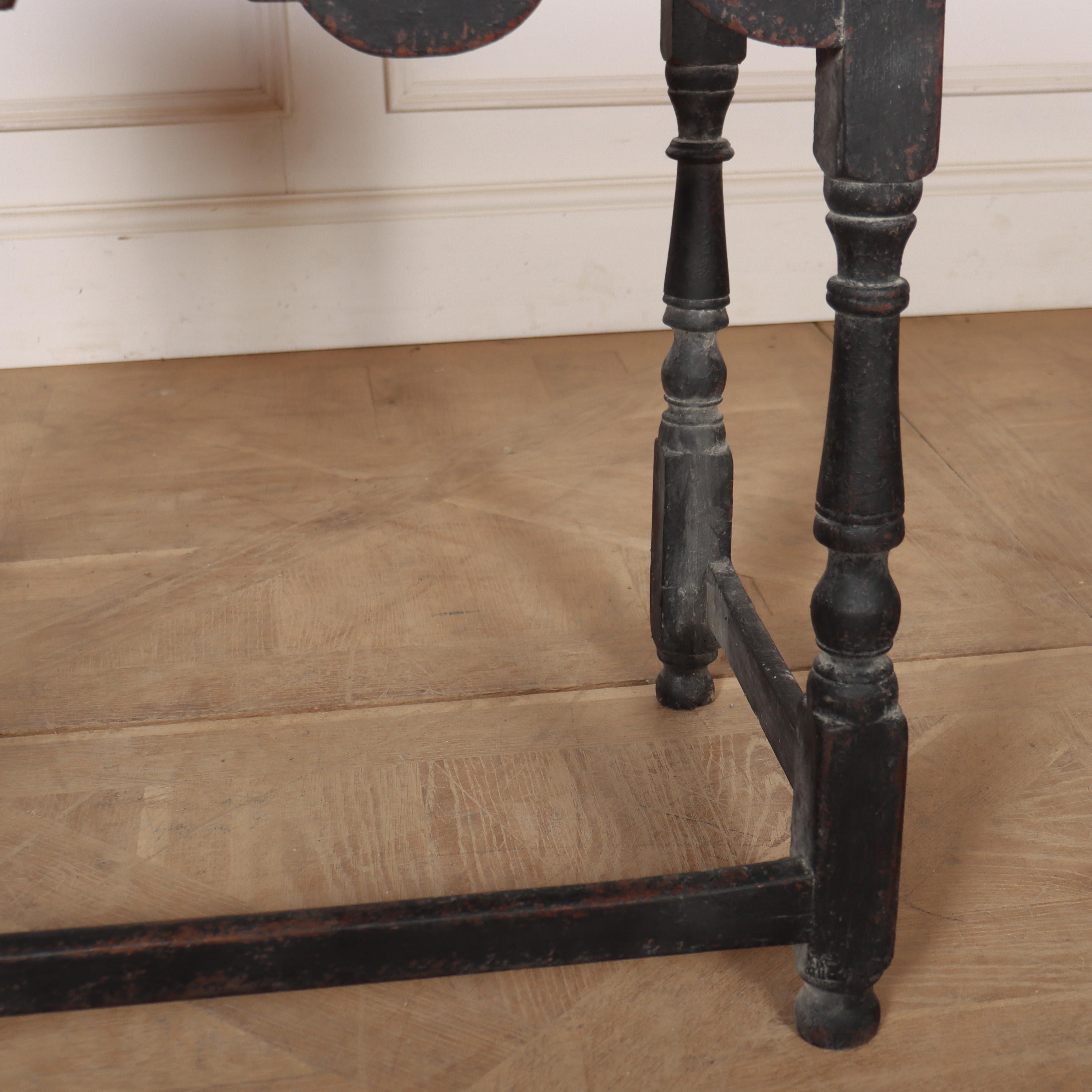 Table d'appoint peinte anglaise du 18ème siècle Bon état - En vente à Leamington Spa, Warwickshire