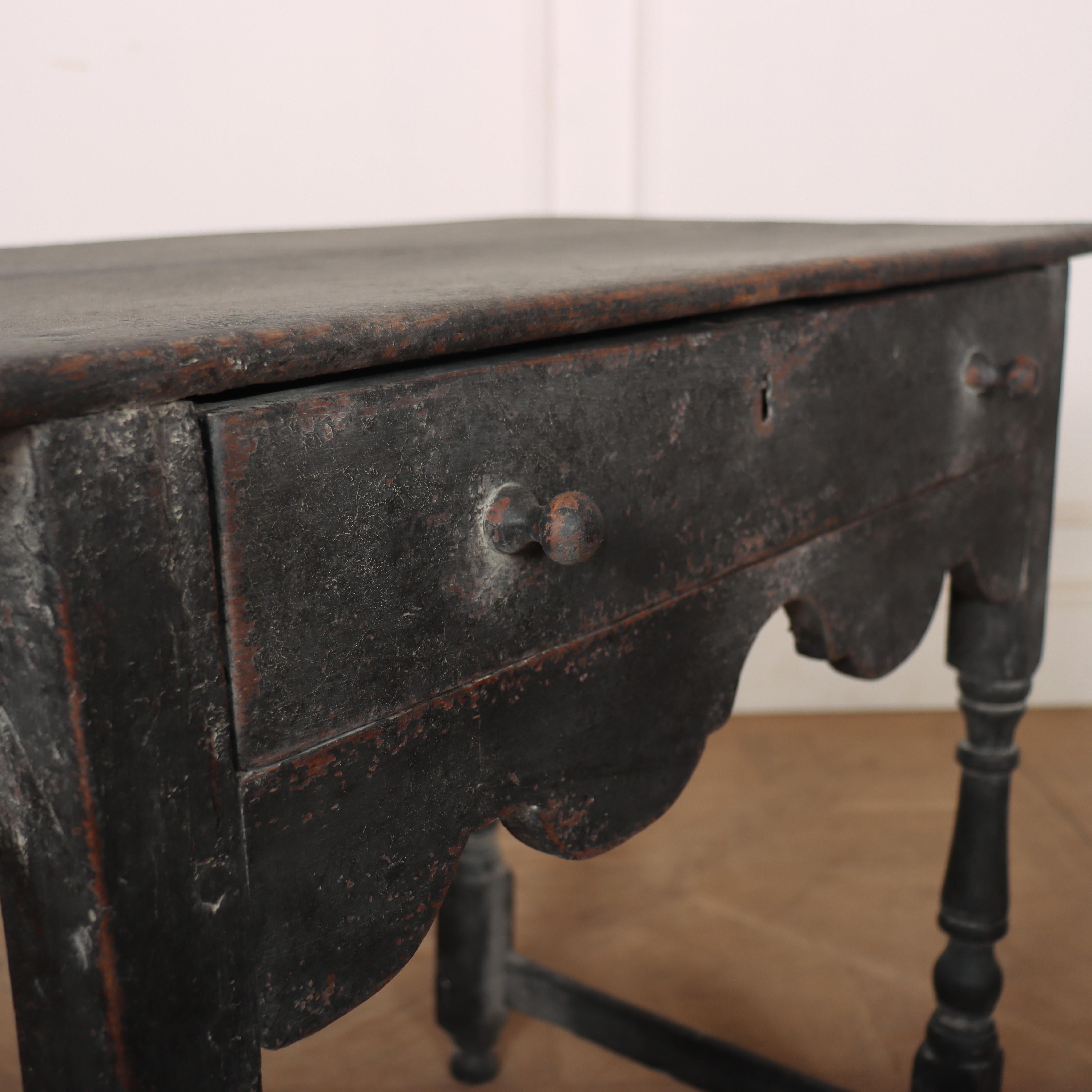 Table d'appoint peinte anglaise du 18ème siècle en vente 1