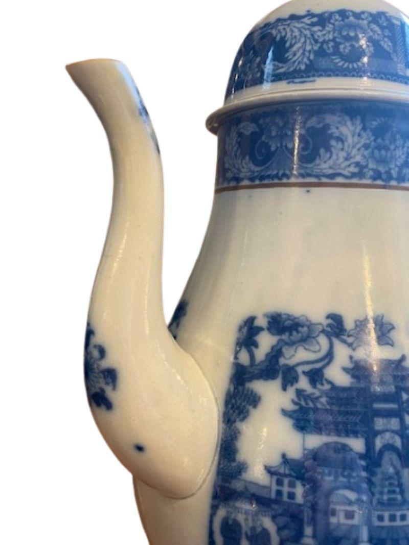 Chinoiseries Cafetière en faïence anglaise du XVIIIe siècle, vers 1795 en vente