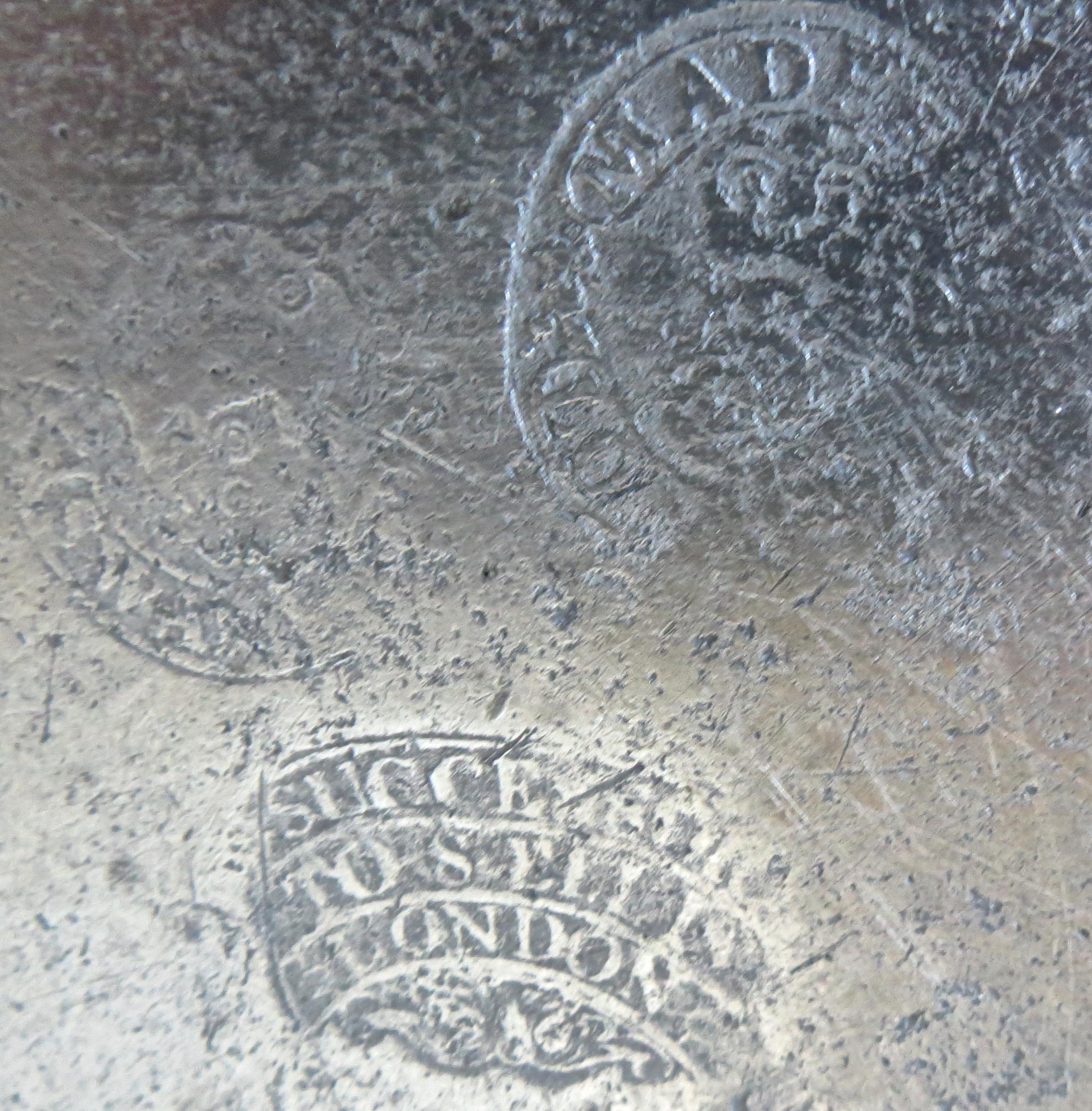 Englische Sadware-Schale aus Zinn aus dem 18. Jahrhundert (Gegossen) im Angebot