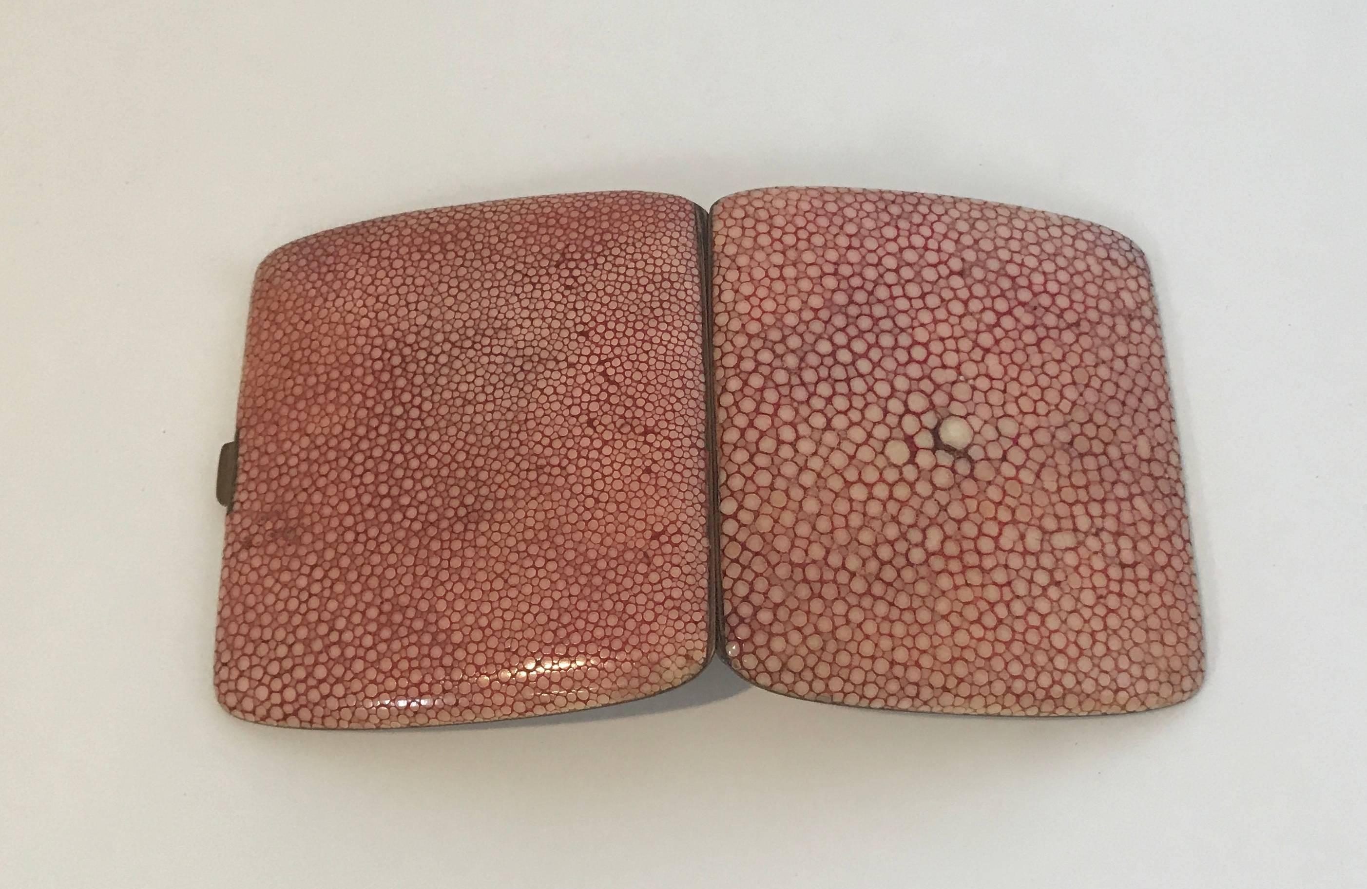 18th Century English Pink Shagreen Compact For Sale 3