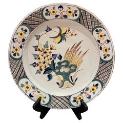 Plat en faïence de Delft polychrome anglais du 18ème siècle