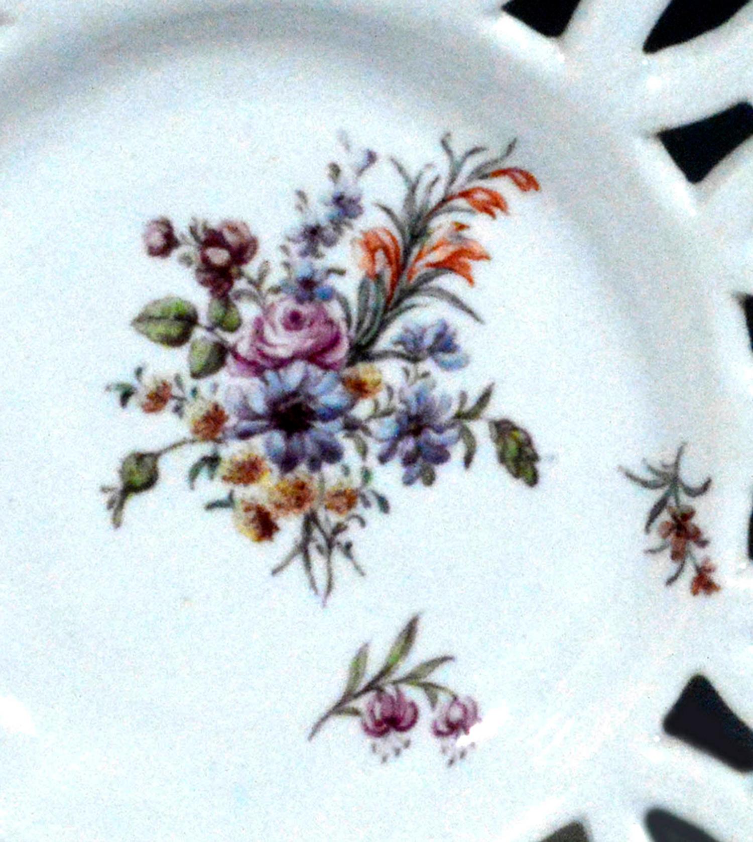 Piatti botanici in porcellana inglese del XVIII secolo Chelsea Porcelain Gold Anchor Latticed in vendita 2