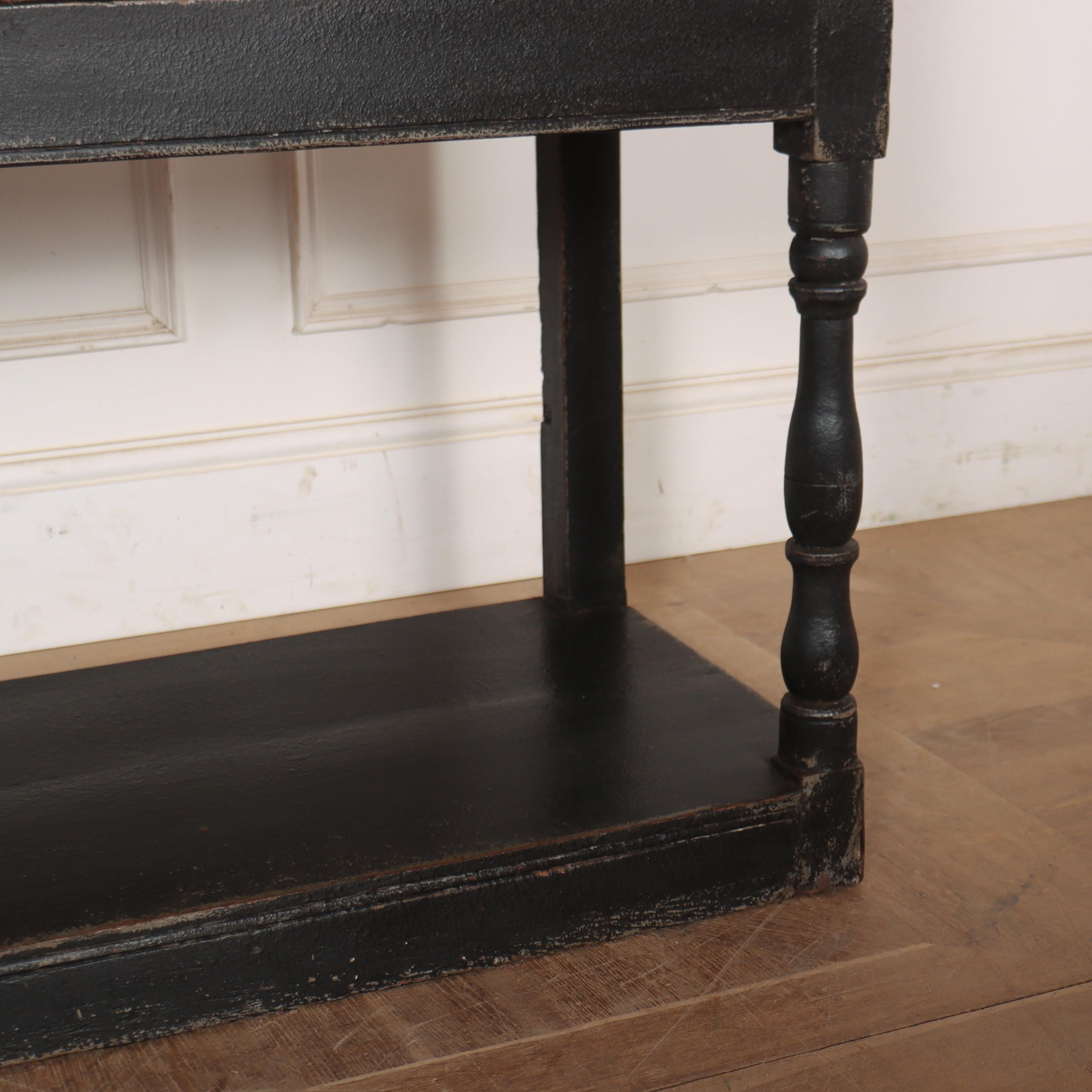 Dipinto Base per cassettone inglese del XVIII secolo in vendita