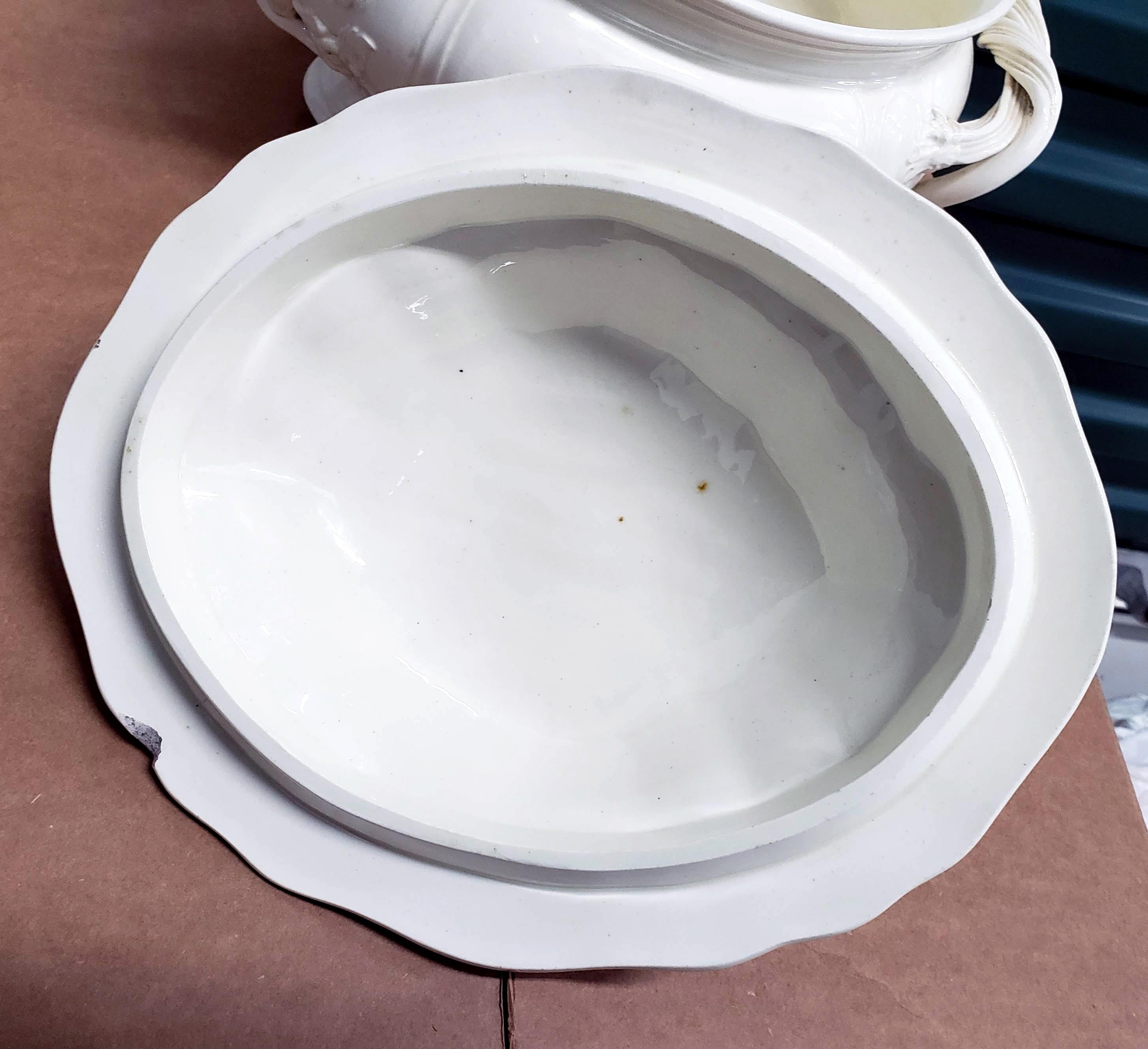 18th Century English Pottery Plain Creamware Tureen and Cover In Good Condition In Downingtown, PA
