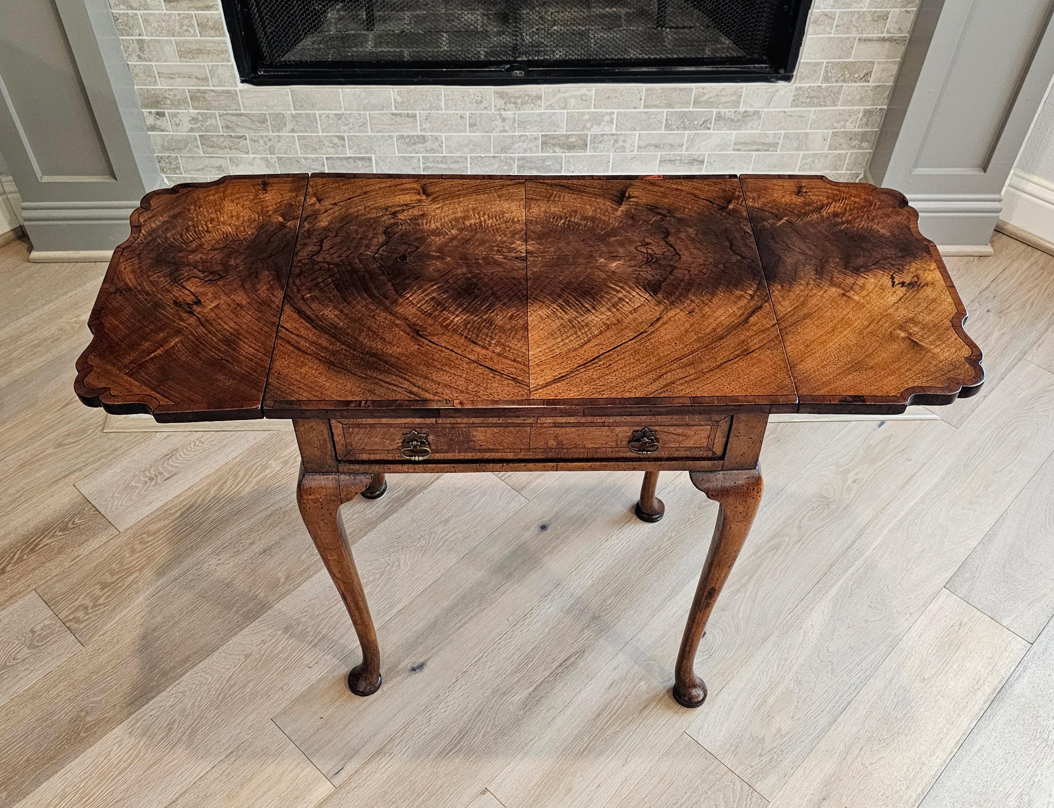 Englischer Queen Anne Burlwood Tisch mit hängenden Blättern aus dem 18. (Handgefertigt) im Angebot