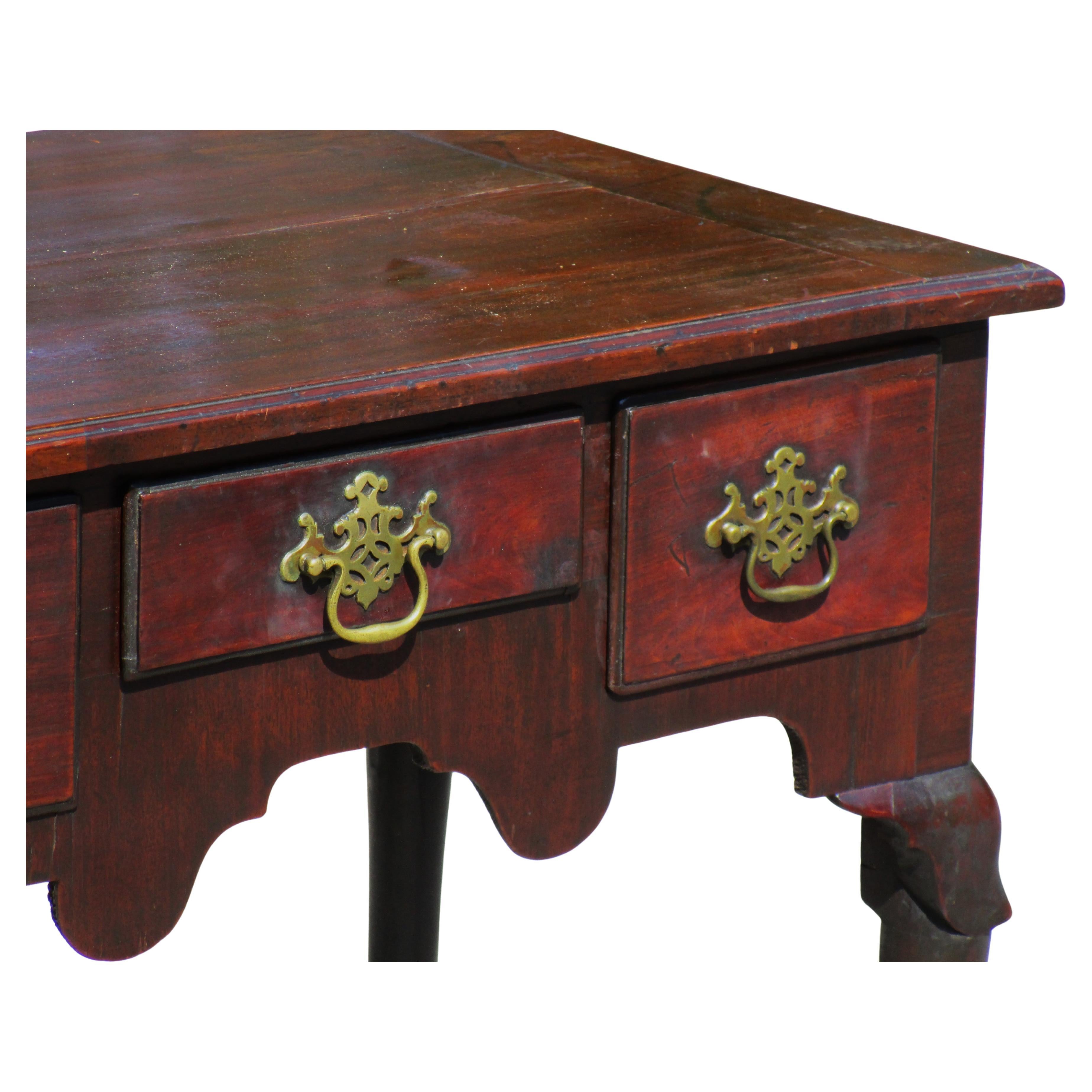 18th Century Queen Anne Mahogany Lowboy en vente 8