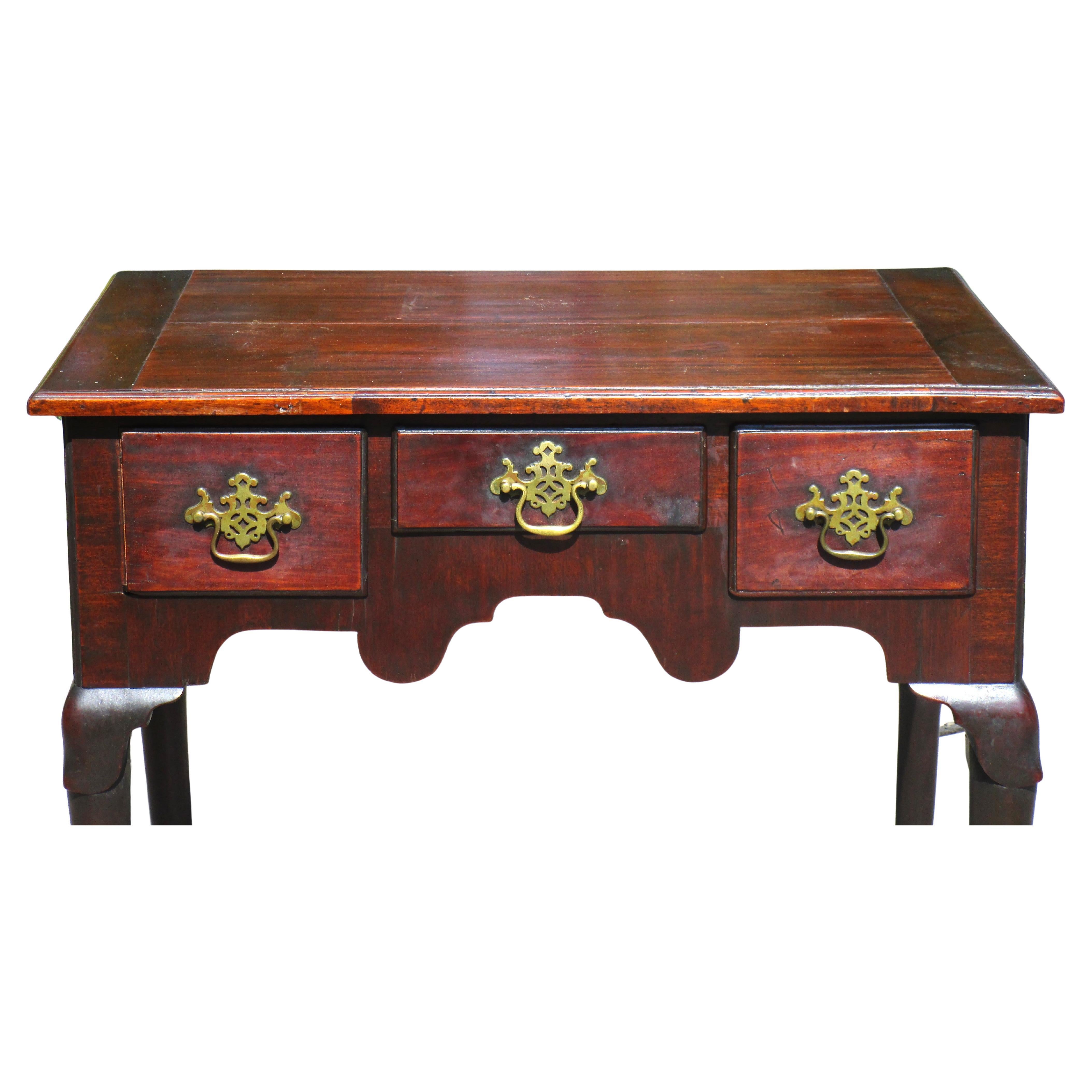  18th century English Queen Anne mahogany lowboy / dressing table. Cabriole legs / pad feet / arched apron / dovetailed drawers / period brasses / old surface. We are selling as found antique condition. Direct from local WNY estate. Measures  29