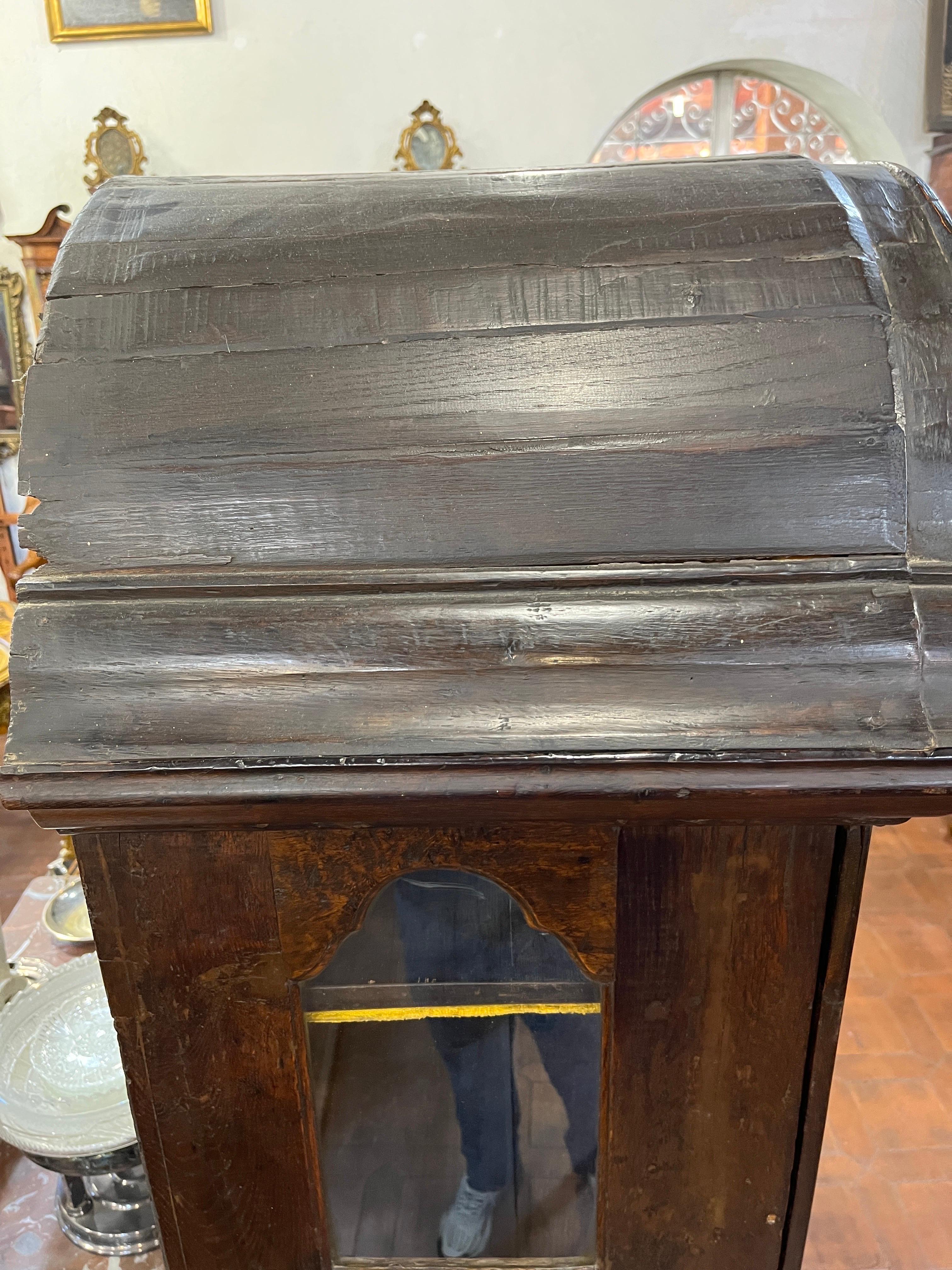 18th Century English Queen Anne Oak Walnut Display Cabinet Double Dome Vitrine For Sale 6