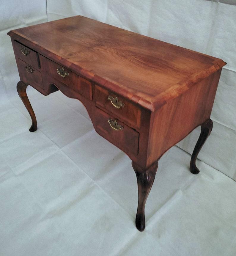 18th Century English Queen Anne Period Walnut Writing Desk In Good Condition In Forney, TX